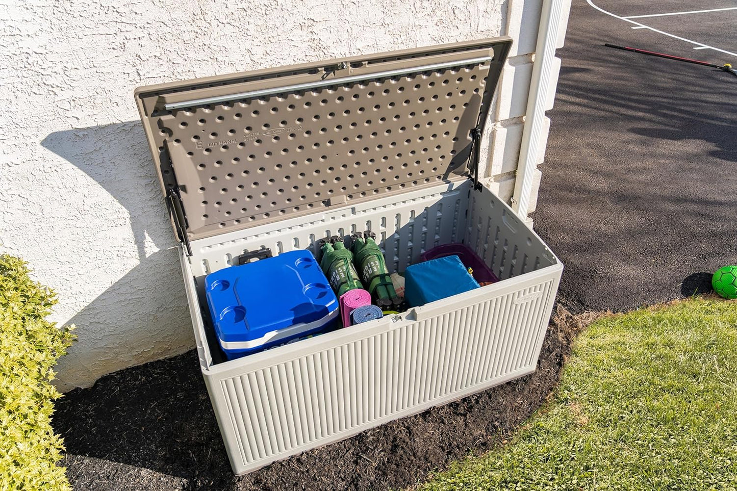 Suncast 160 Gallon Resin Deck Box - Retail $196