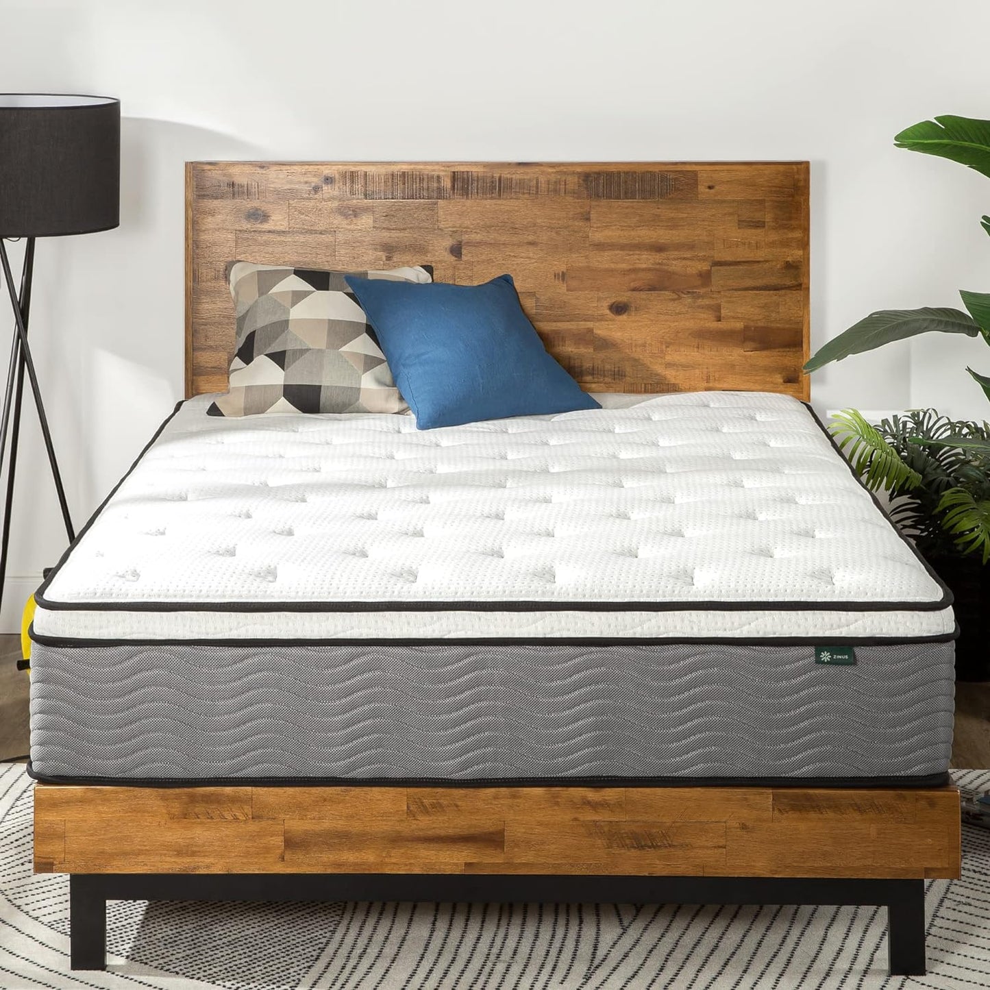 NEW - Zinus 12 Inch QUEEN Support Plus Pocket Spring Hybrid Mattress / Strong Coils for Durable Support / Pocket Innersprings for Motion Isolation / Mattress-in-a-Box, Queen - Retail $325