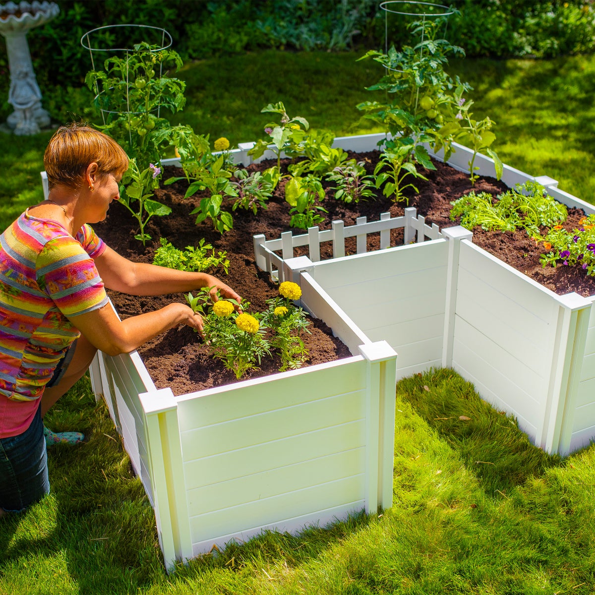 NEW - Vita Keyhole 6' x 6' Composting Garden Bed - Retail $360