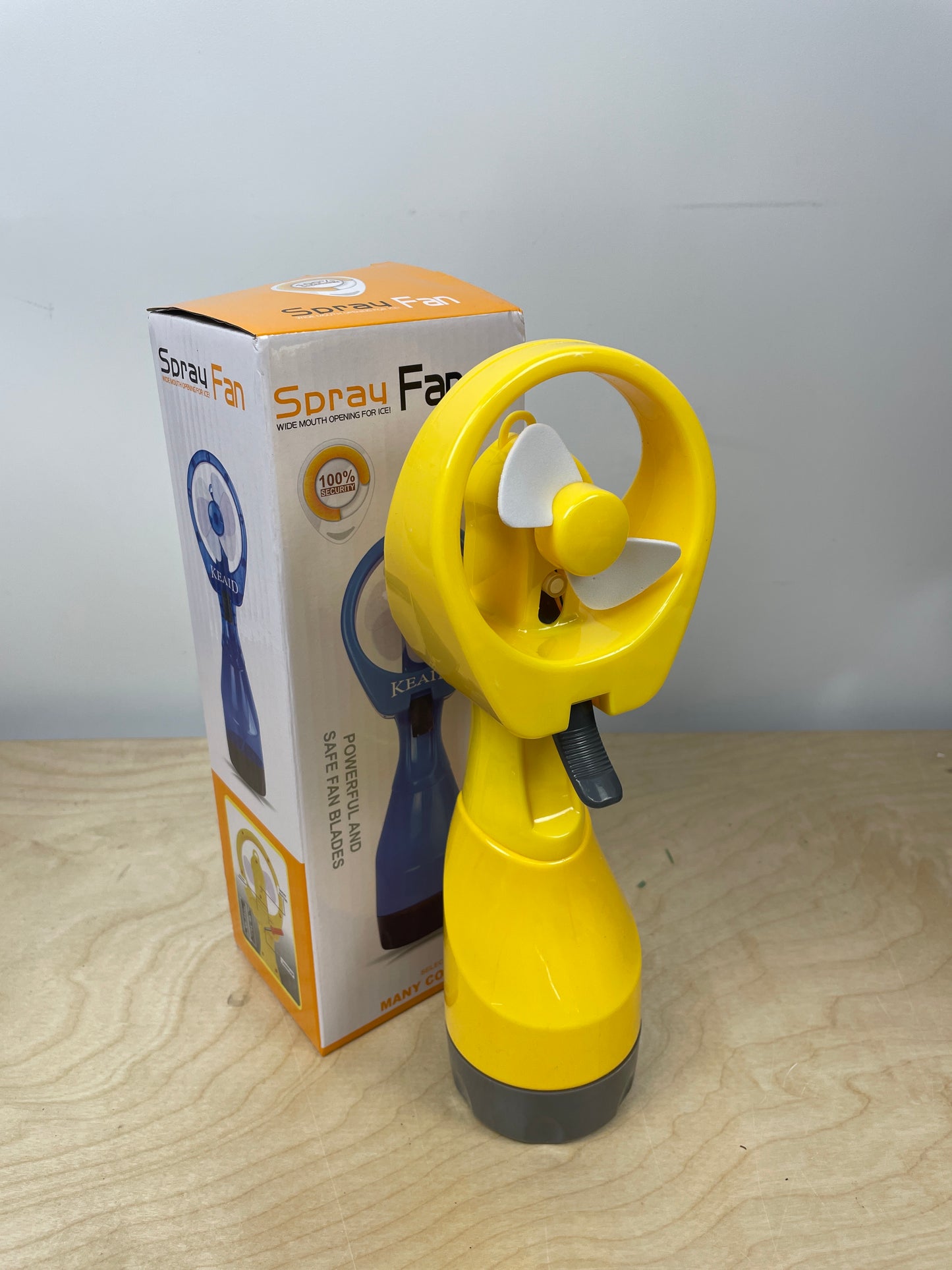 YELLOW - ABS Battery Powered Handheld Water Misting Fan Manual Spray Fans for Beach Travel Outdoors, Yellow