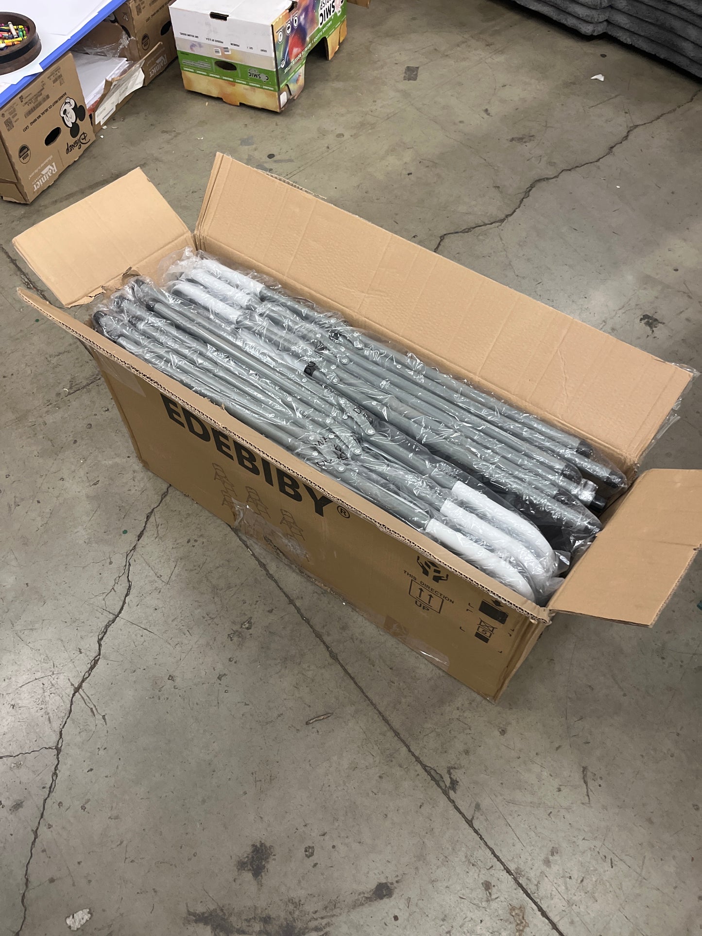 Folding Plastic Chair with 350-Pound Capacity - 6-Pack, Commercial Grade Folding Chair，White (White, 6-Picks) - Retail $110