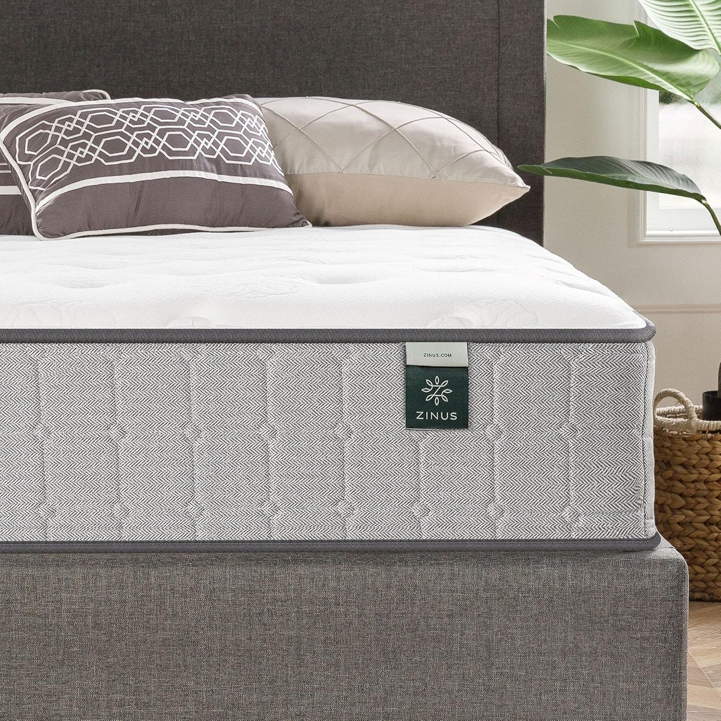 NEW - ZINUS FULL 10 Inch Comfort Support Cooling Gel Hybrid Mattress, Tight Top Innerspring Mattress, Motion Isolating Pocket Springs, Mattress in A Box - Retail $188