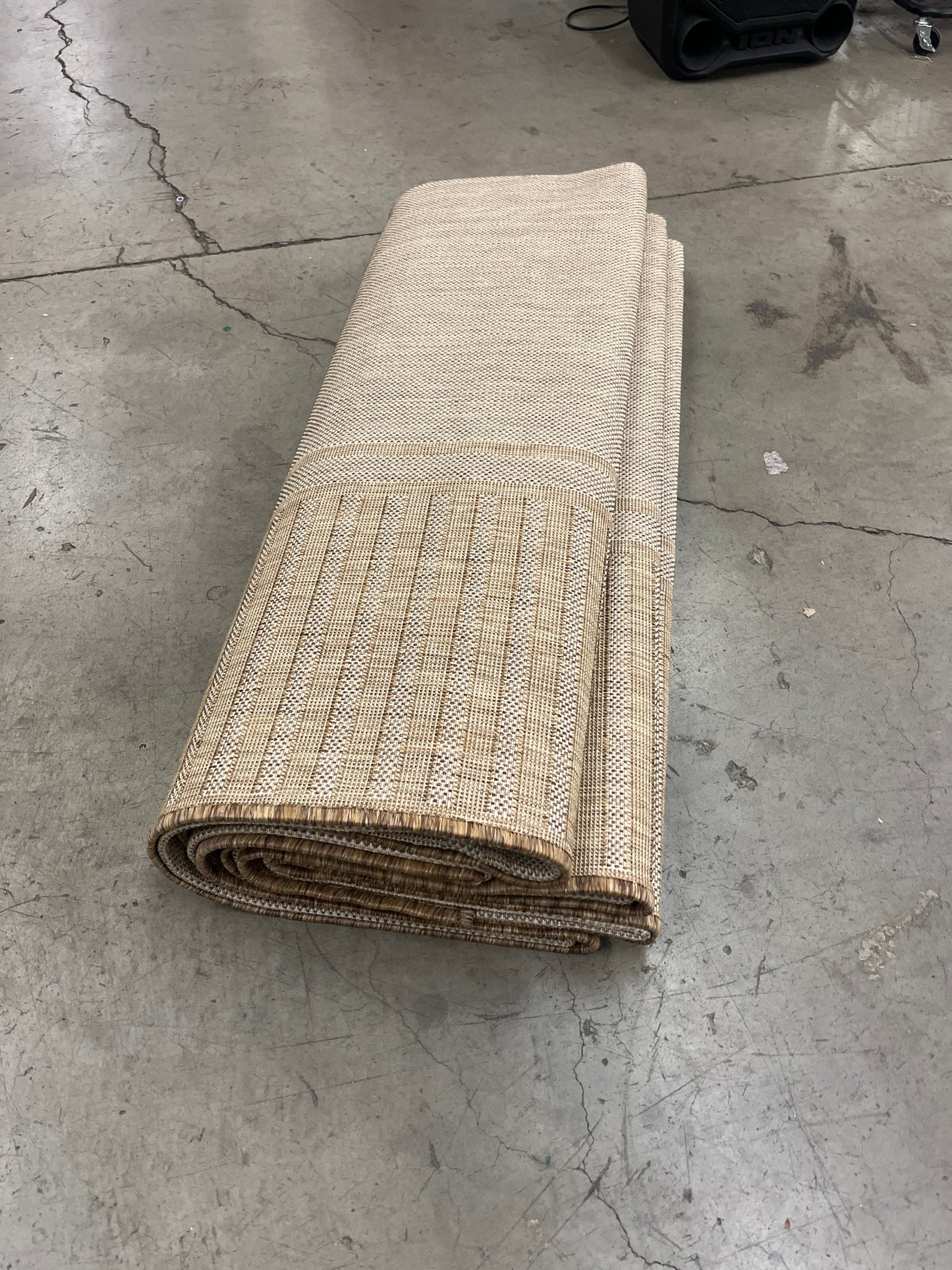 NEW - nuLOOM 10' x 12' Outdoor Area Rug, Casual Design With Striped Border, Stain Resistant, Highly Durable, For Patio, Balcony, Bedroom, Living Room, Dining Room, Bathroom, Light Brown