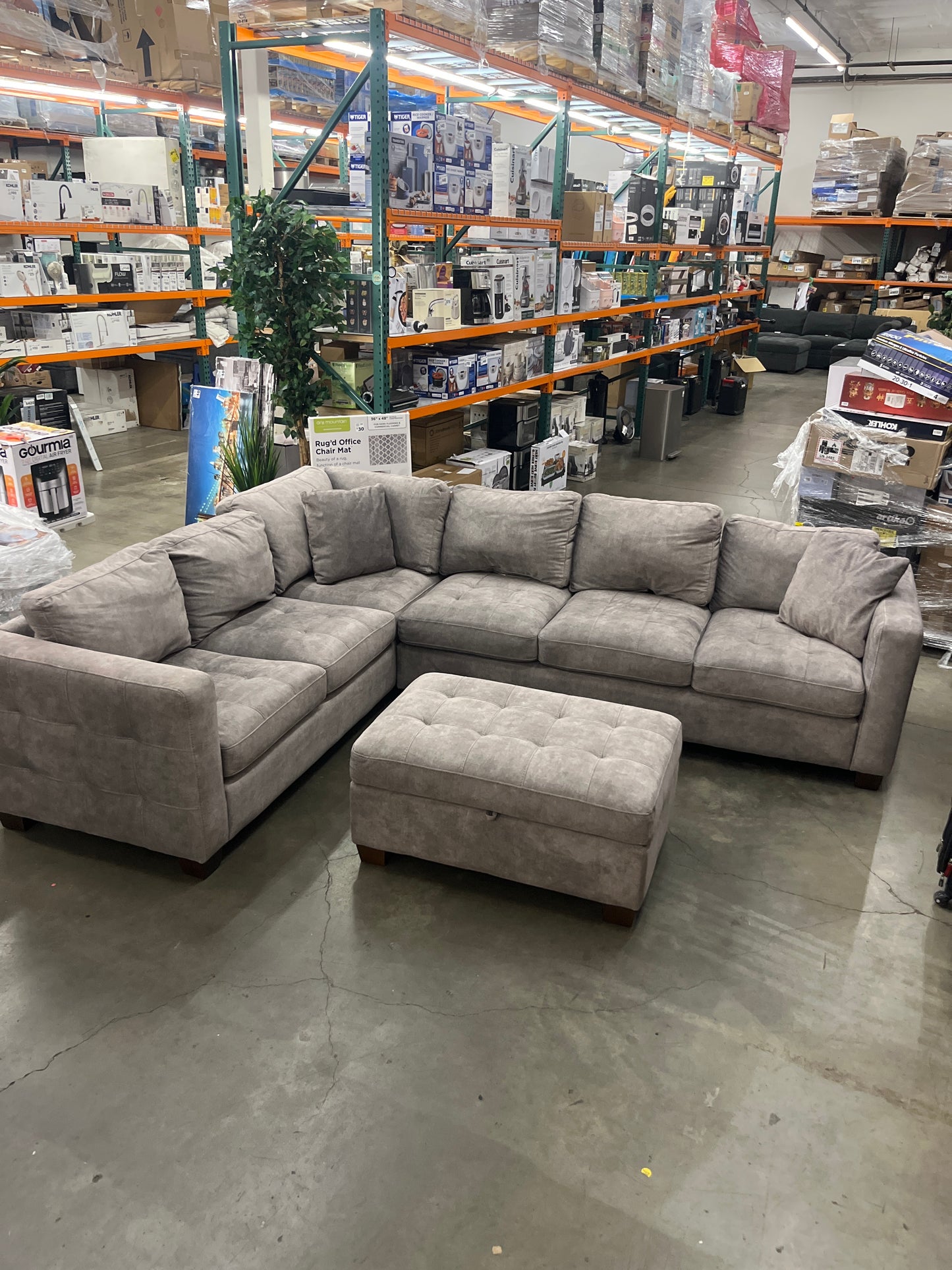 Thomasville Kylie Fabric Sectional with Ottoman