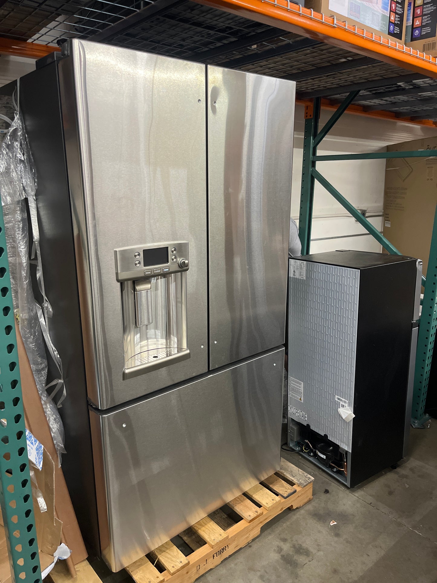 NEW - GE Cafe 27.8 cu. ft. Smart French Door Refrigerator with Hot Water Dispenser, ENERGY STAR