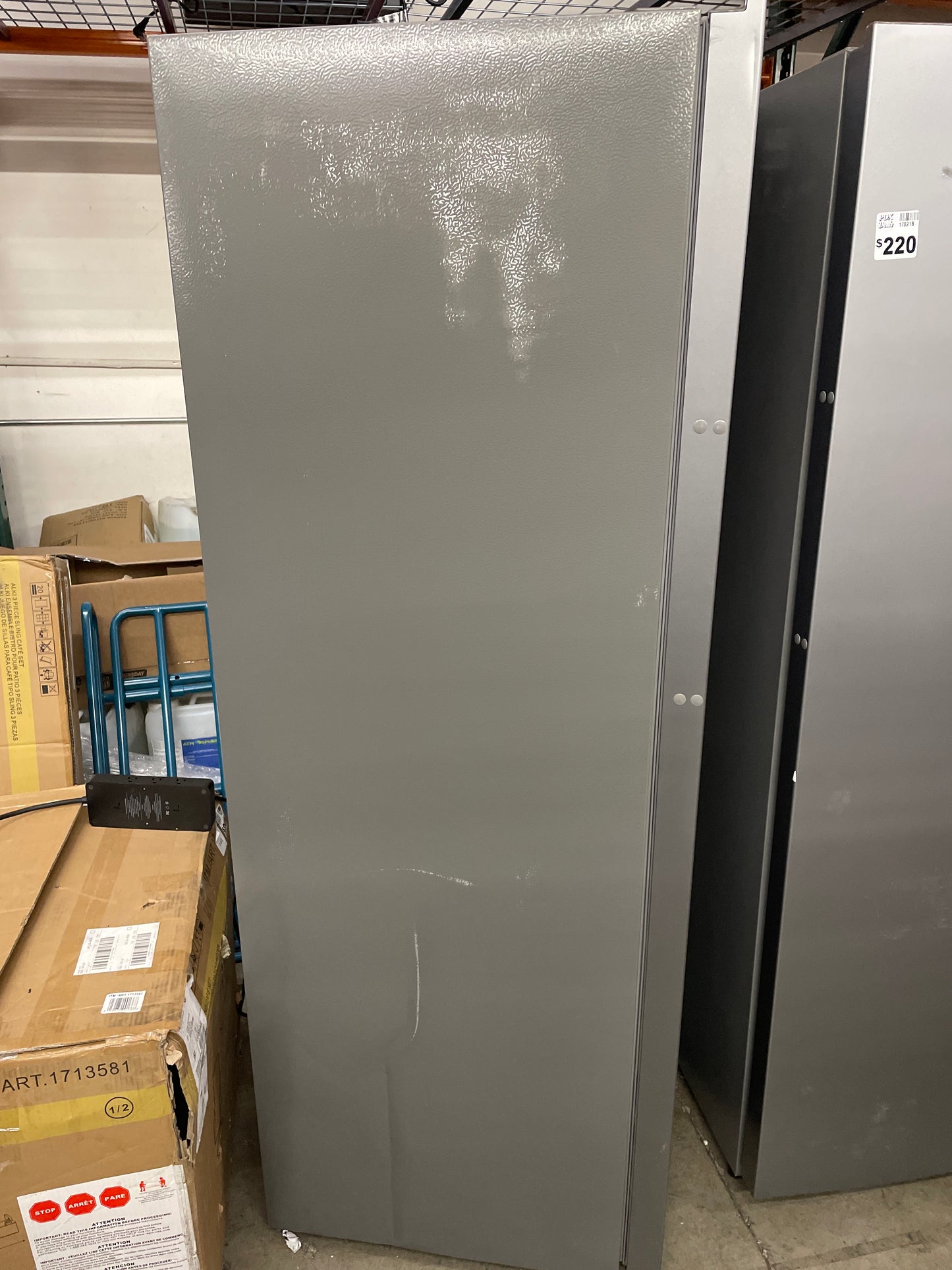 DAMAGED - Hisense 10.2 cu. ft. Garage Ready Frost Free Convertible Upright Freezer with Seal Break Handle (C)