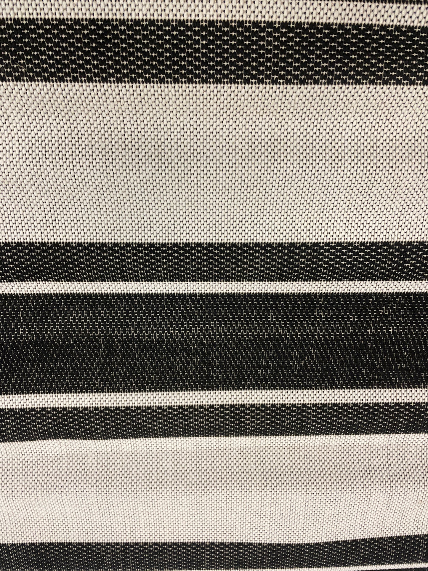 NEW - Costco - Naples Zuma Black Stripe, Indoor/Outdoor Rug, 8' x 10' - Retail $139