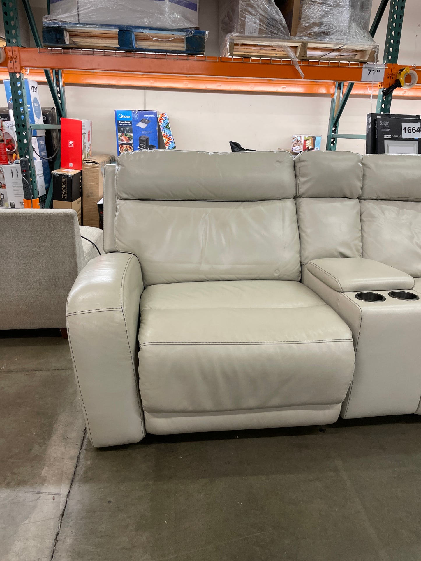 Costco - Gearhart 6-piece Leather Power Reclining Sectional with Power Headrests - Retail $2699