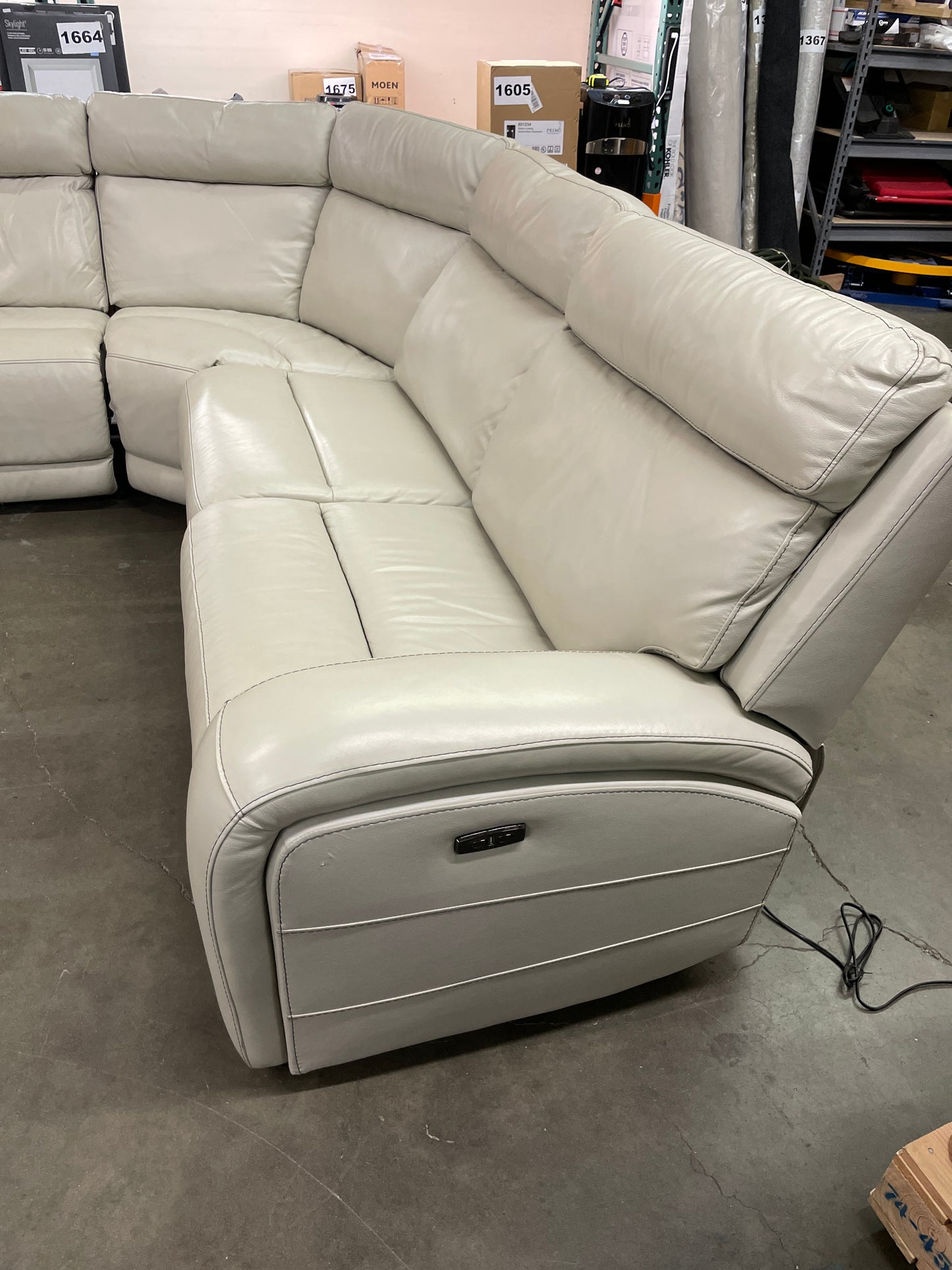 Costco - Gearhart 6-piece Leather Power Reclining Sectional with Power Headrests - Retail $2699