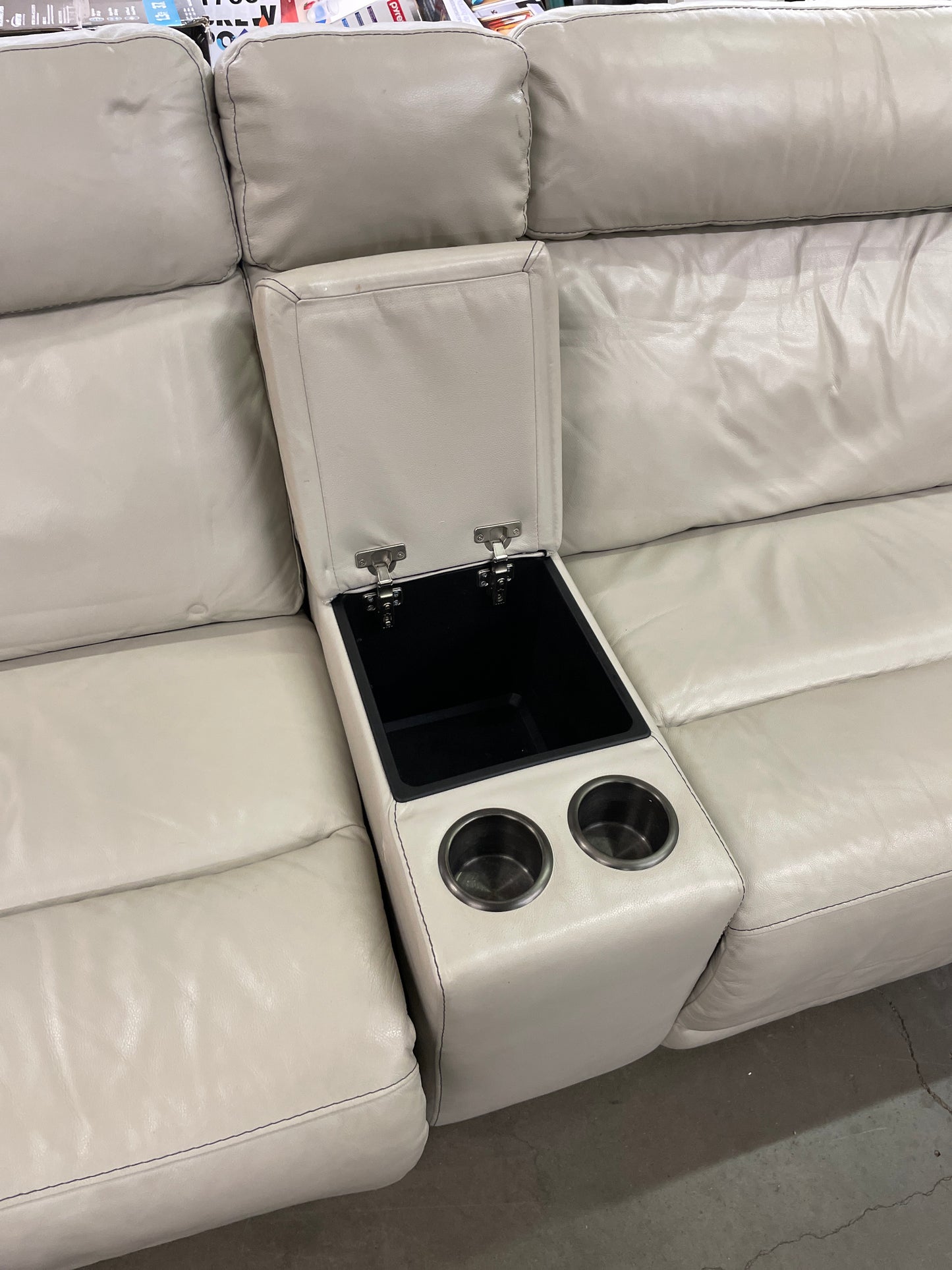 Costco - Gearhart 6-piece Leather Power Reclining Sectional with Power Headrests - Retail $2699