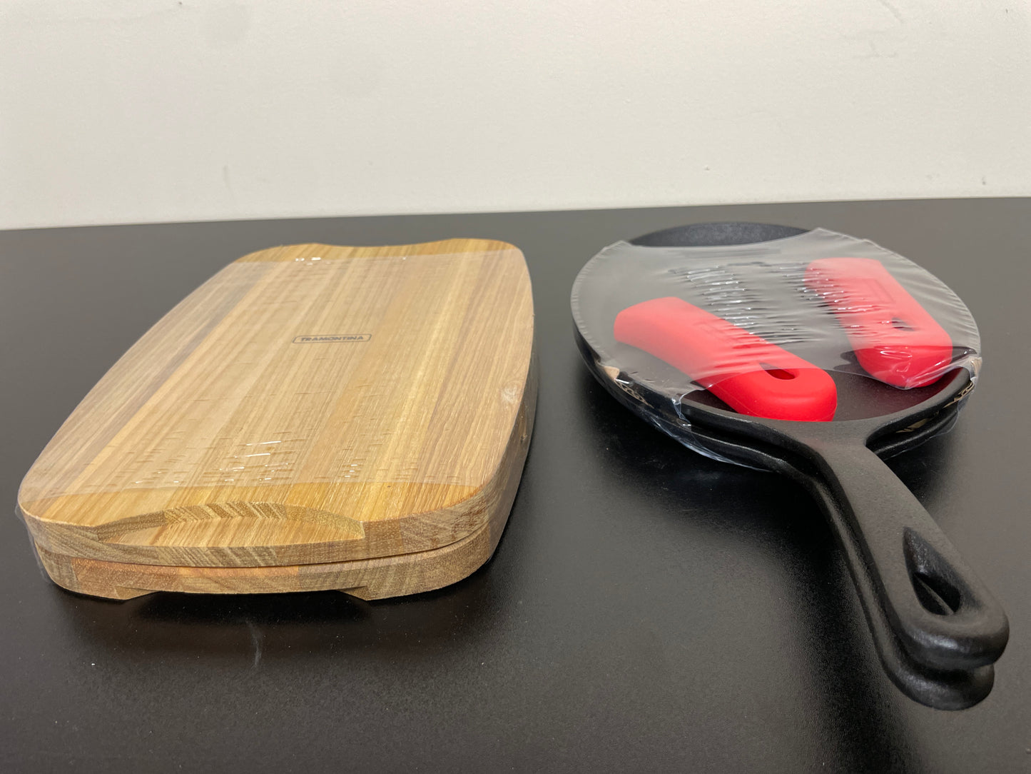 NEW - Tramontina Pre-seasoned Cast Iron Fajita Set, 2 pack- Retail $29