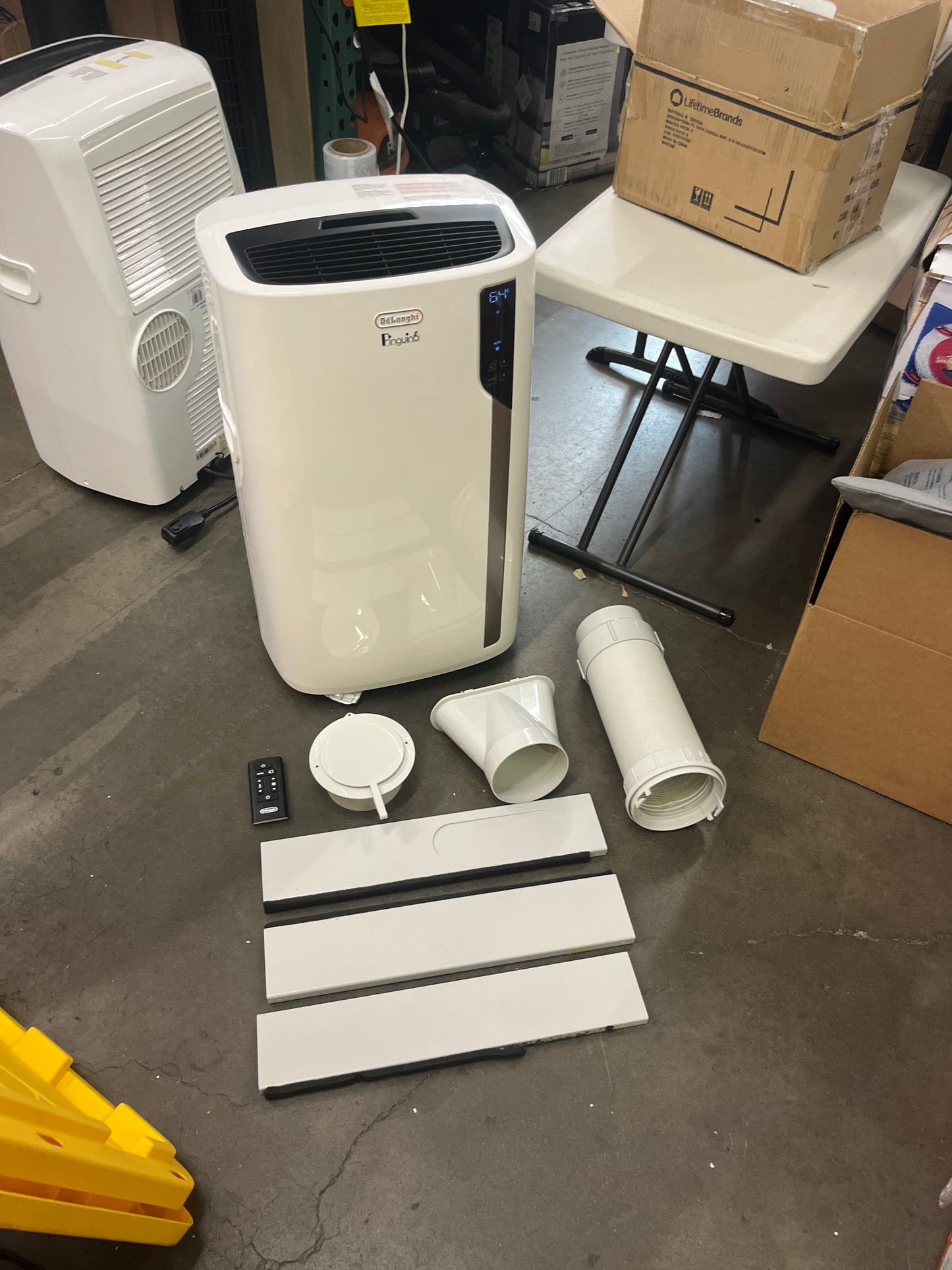 DeLonghi Pinguino 7,200 BTU (12,000 BTU ASHRAE) Portable Air Conditioner with Heat, White - Retail $529