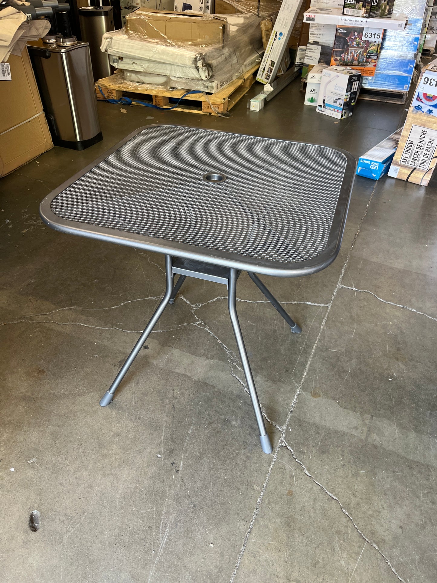 Sunvilla Commercial Mesh Table - Retail $57