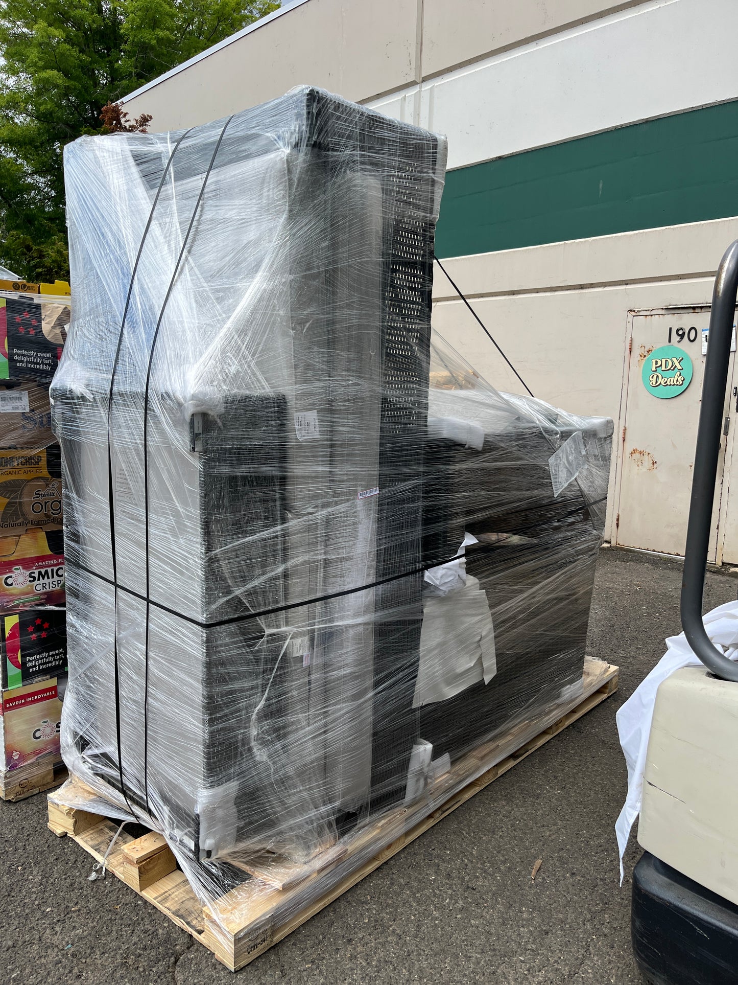 Like NEW - Costco - Tuscan 4-piece Outdoor Sofa Set - Retail $3299