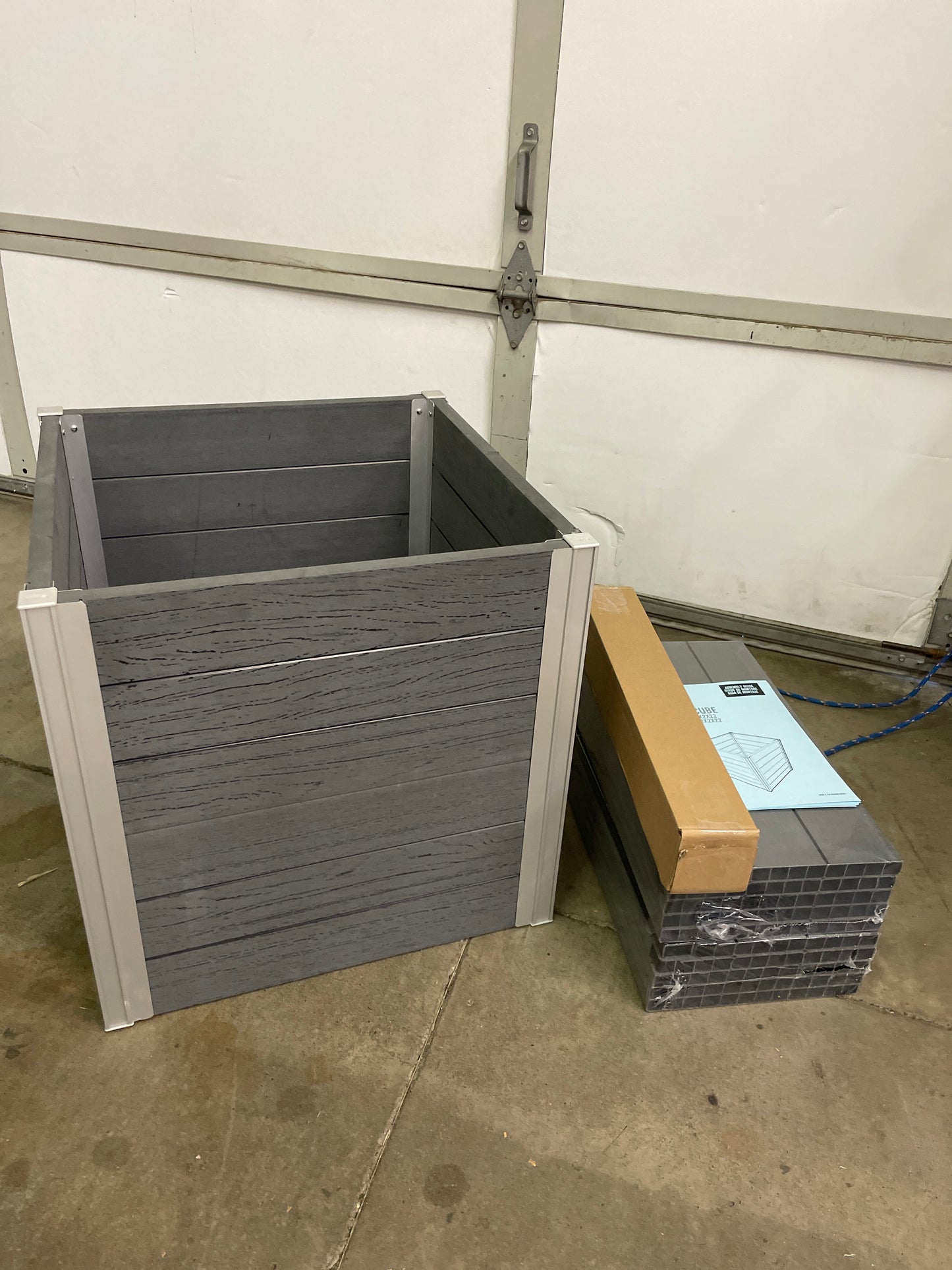 LIKE NEW - Costco - Vita Urbana 22" Cube Planter, 2-pack - Retail $199