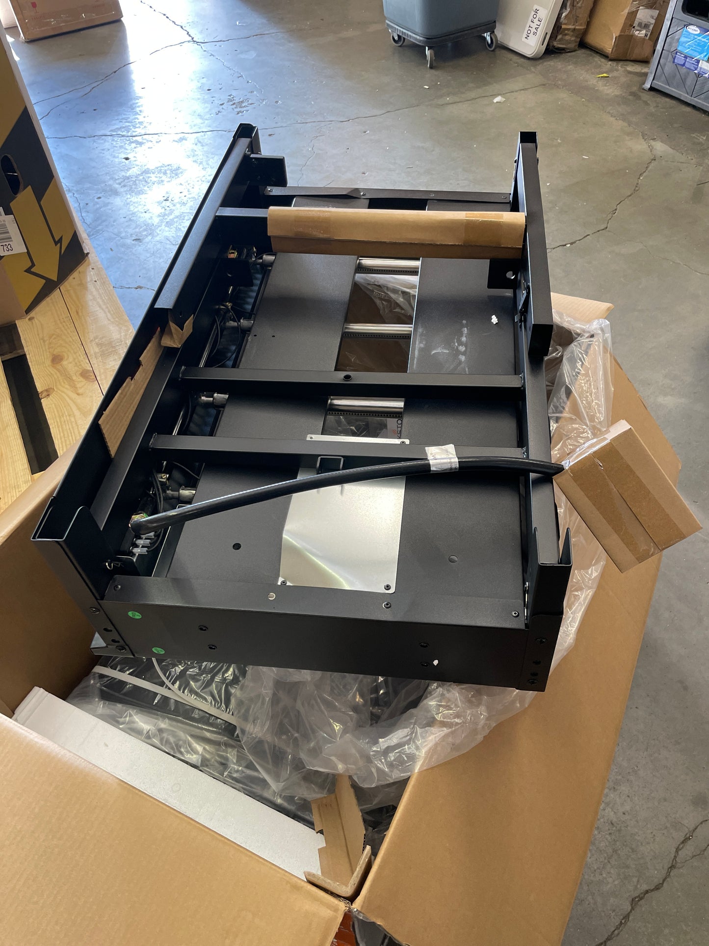 NEW w/ minor dmg - Blackstone 36in. Griddle with Hood & Front Shelf - Retail $469