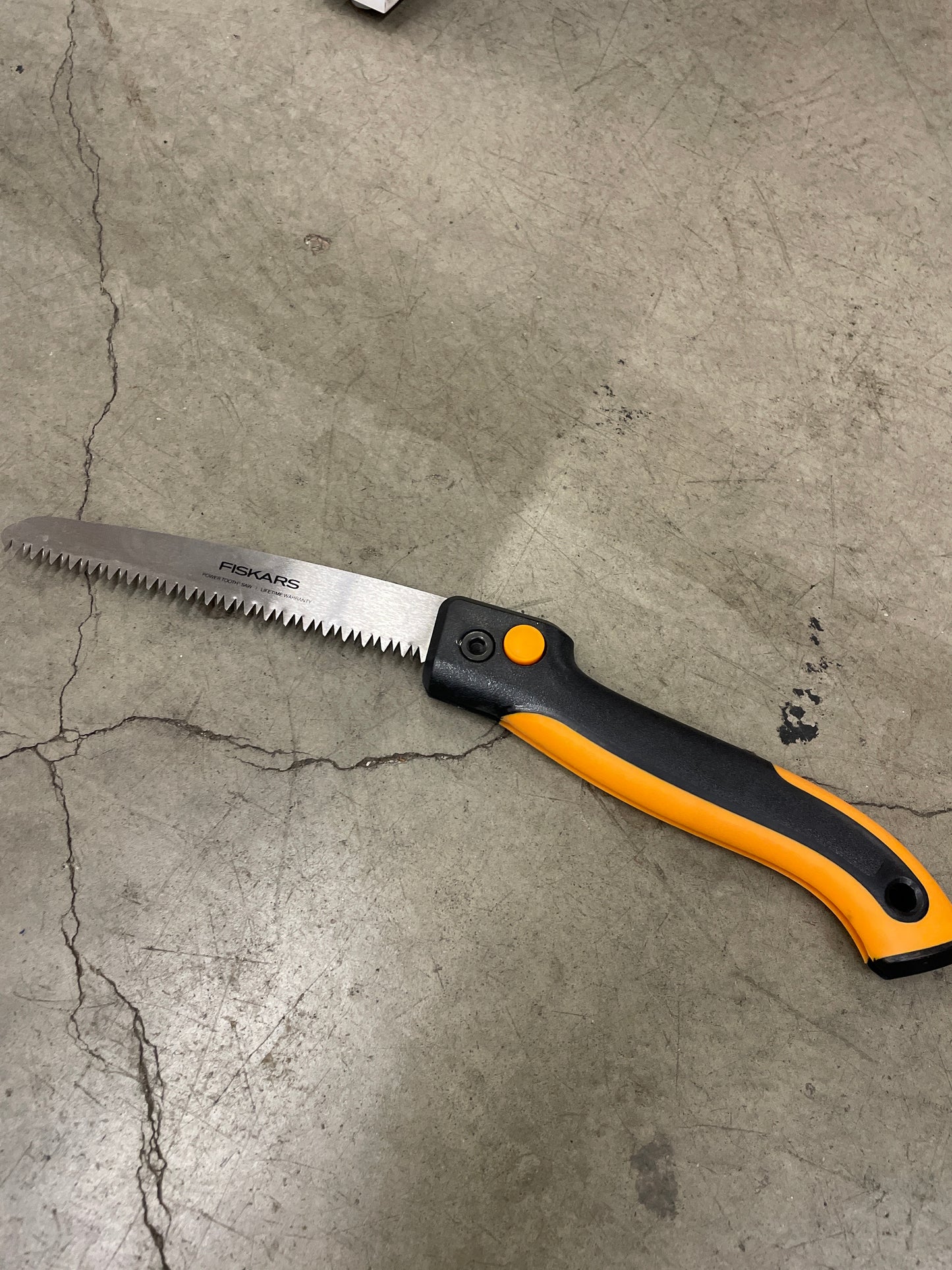 Fiskars Hand Saw, Folding Saw with Dual Position Locking Saw Blade for Overhand Cuts and Under Cuts and Power Tooth Blade with Triple Ground Teeth, Soft Grip 10-Inch Pruning Saw - Retail $23