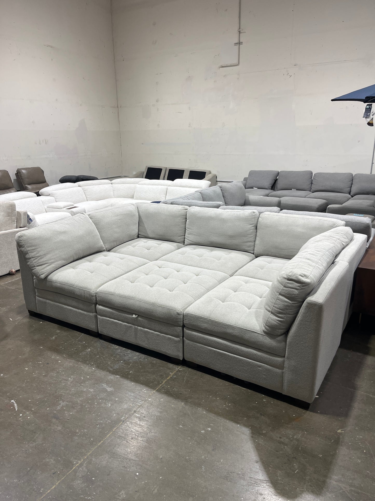 Thomasville Tisdale Modular Sectional 6-piece Boucle with Storage Ottoman