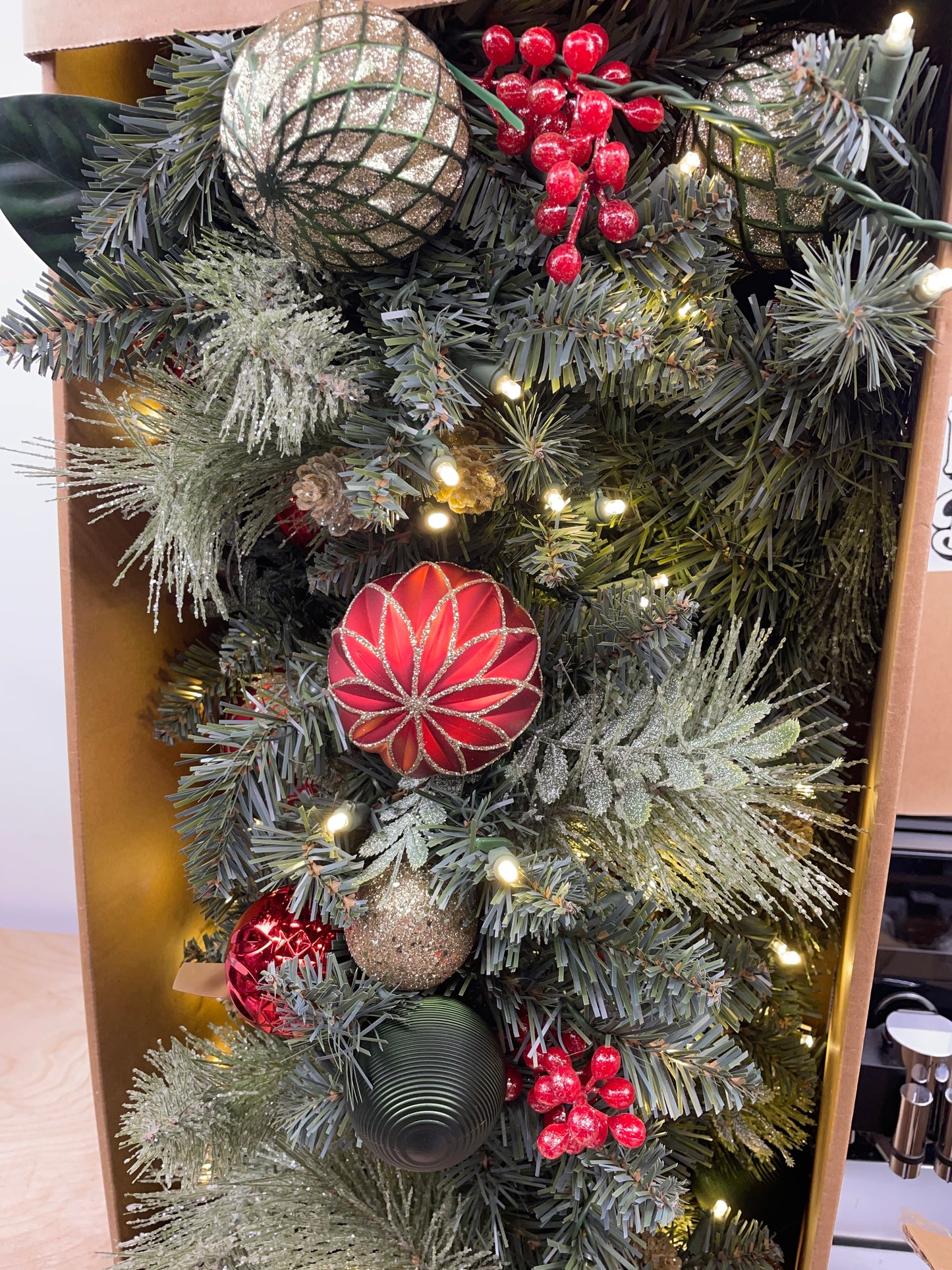 9' Pre-lit LED with Twinkle Artificial Decorated Garland, Red