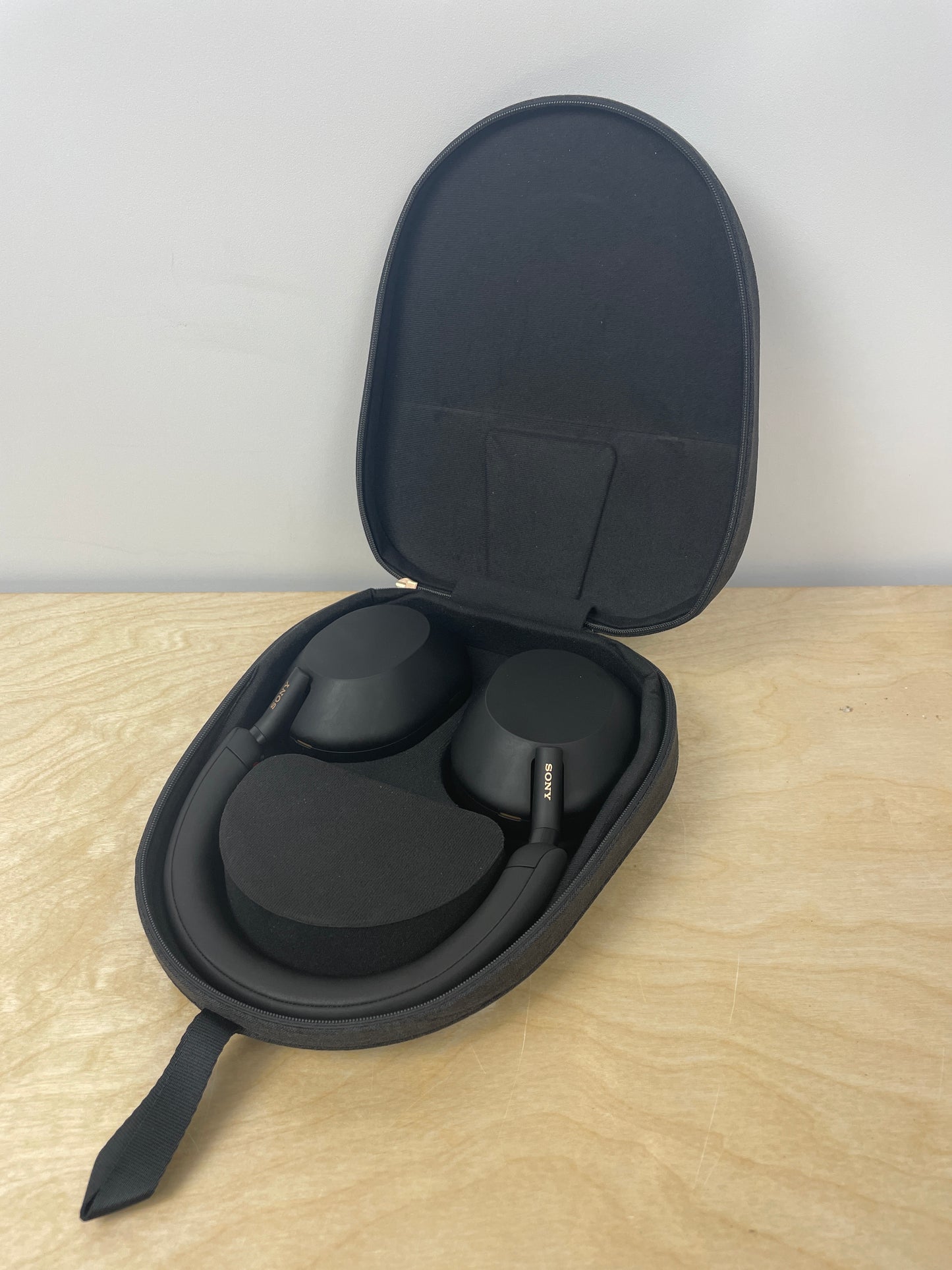 Sony WH1000XM5 Wireless Noise-Cancelling Over-the-Ear Headphones - Black - Retail $400