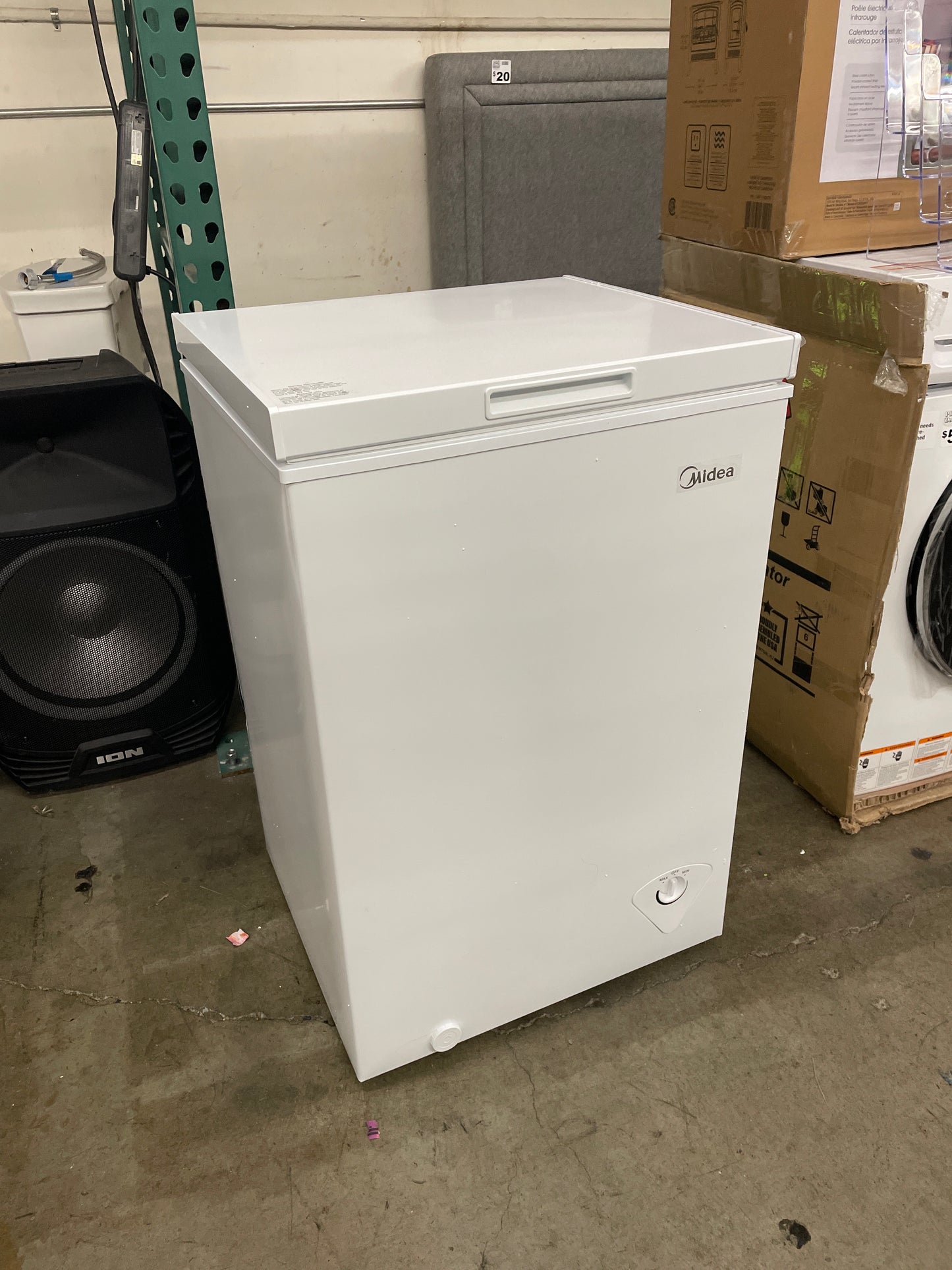 Midea MRC04M3AWW, White 3.5 cu. ft. Mini Freezer, Cubic Feet - Retail $199