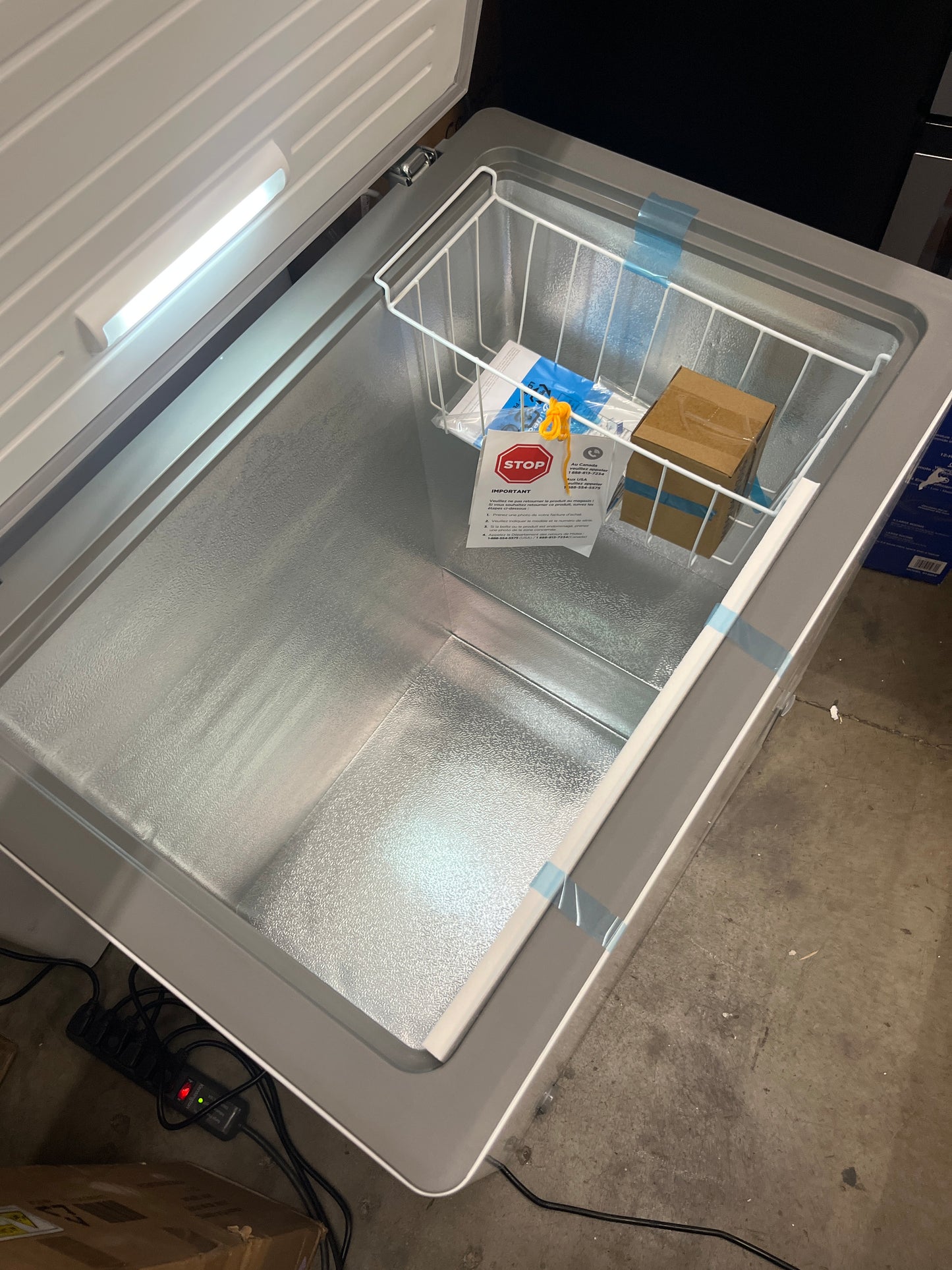 NEW w/ dmg - Midea Convertible Chest Freezer with Interior LED Light, 7.0 cu ft - Retail $269