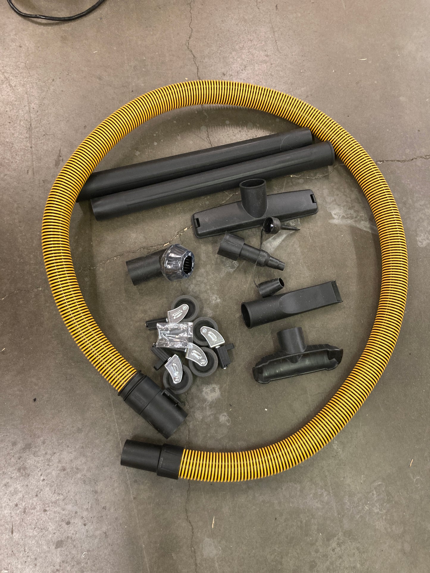 NEW - DEWALT 10 Gallon Wet/Dry Vacuum - Retail $99