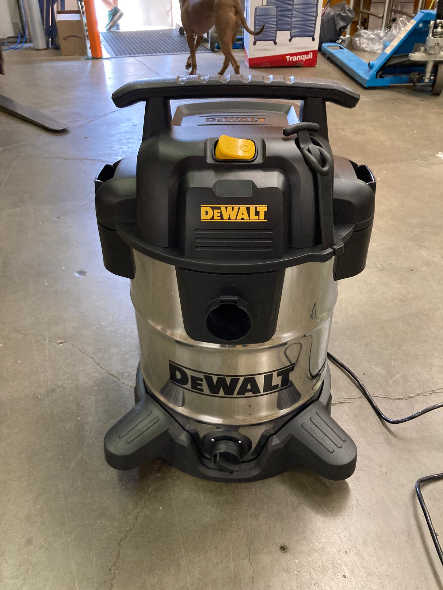 NEW - DEWALT 10 Gallon Wet/Dry Vacuum - Retail $99
