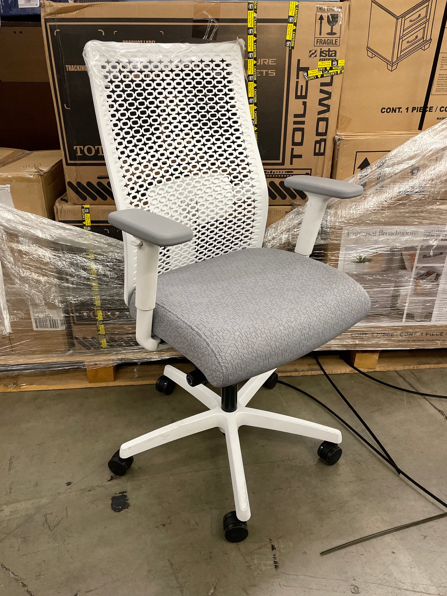 WHITE - HON Ignition 2.0 ReActiv Ergonomic Office Chair, Synchro-Tilt Recline, Breathable Flex Back, Swivel Wheels, Comfortable Desk Chair for Long Hours