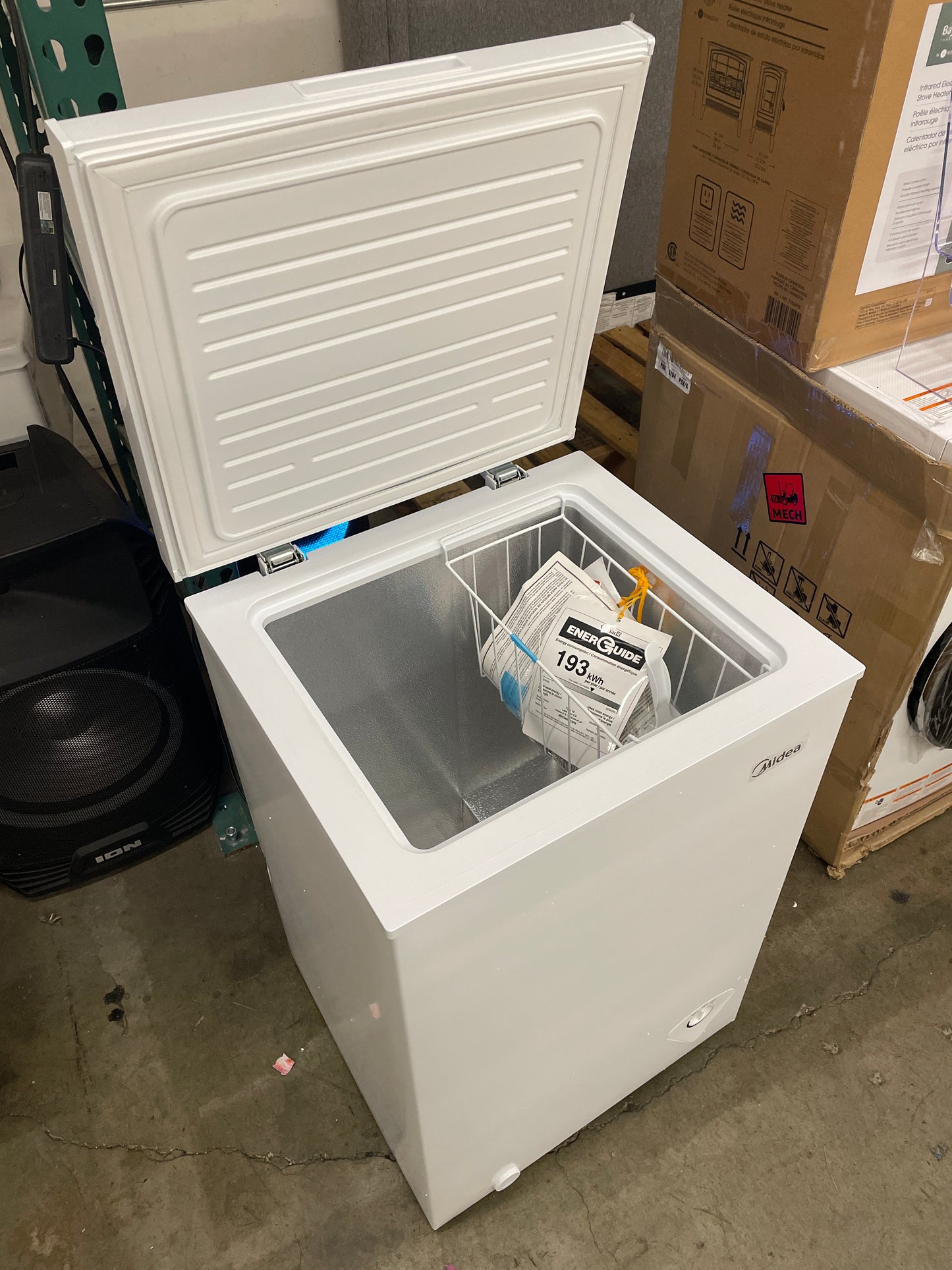 Midea MRC04M3AWW, White 3.5 cu. ft. Mini Freezer, Cubic Feet - Retail $199