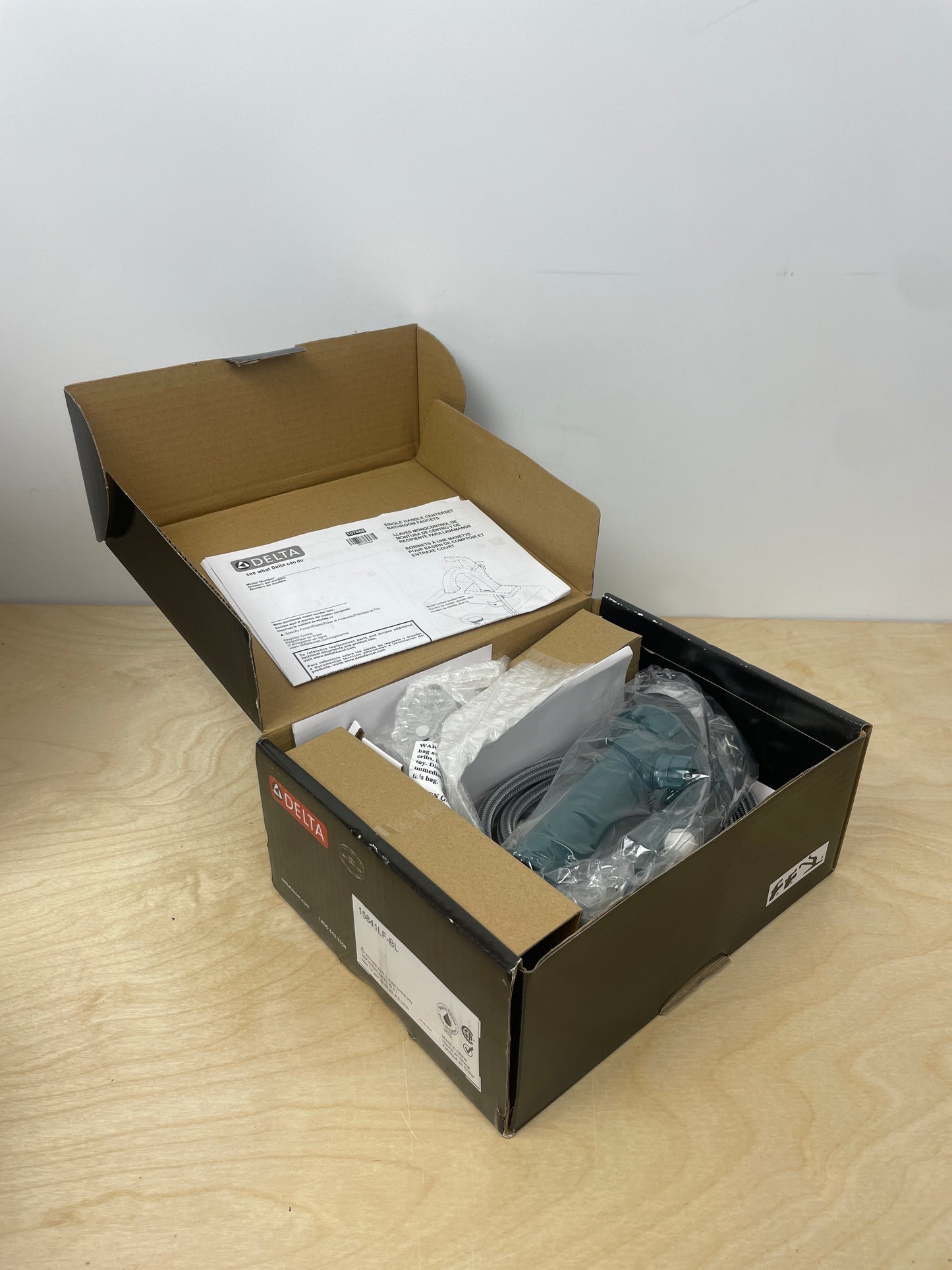 NEW - Delta Kahlo Single Handle Bathroom Faucet - Retail $100