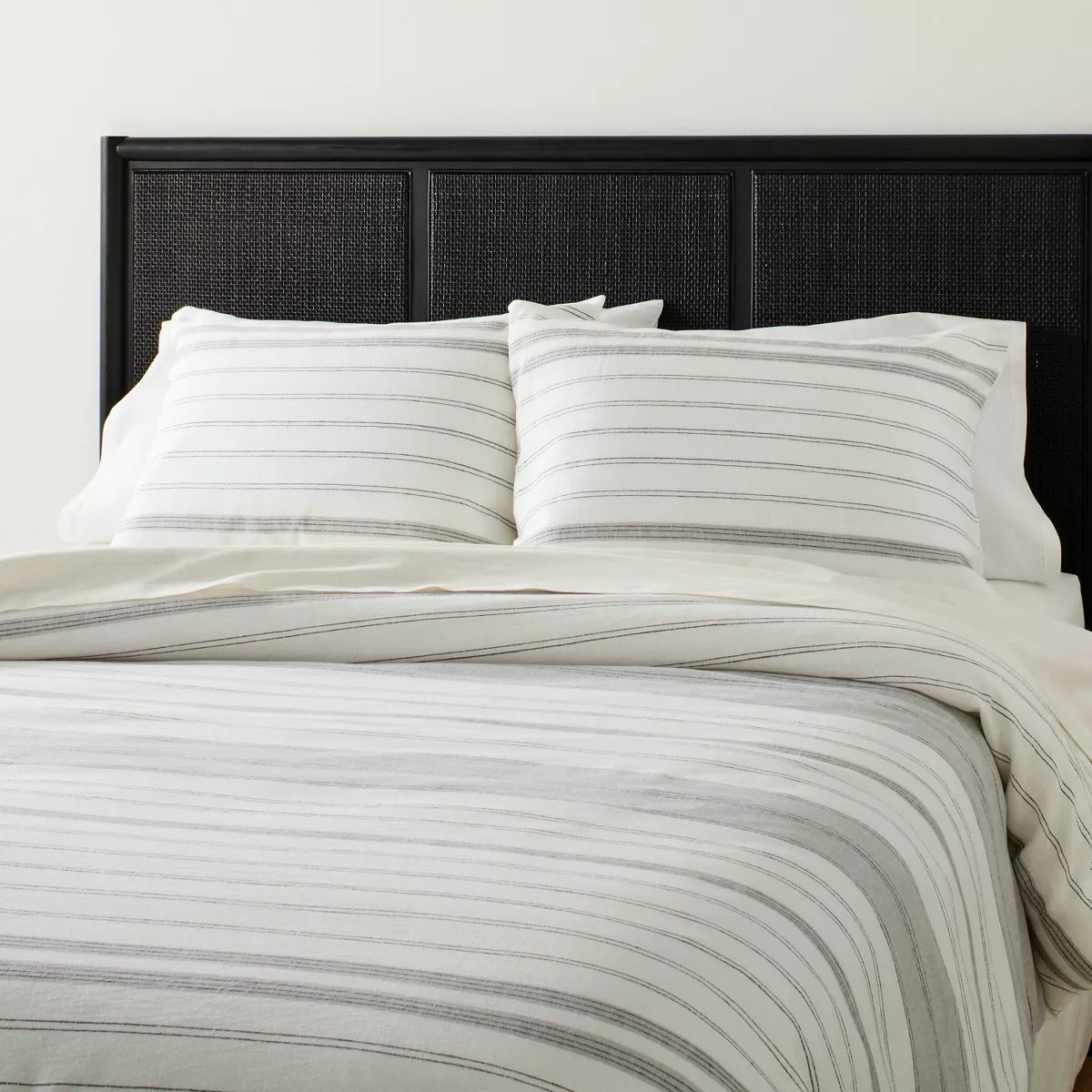 Alternating Pinstripe Comforter & Sham Set Gray/Cream King