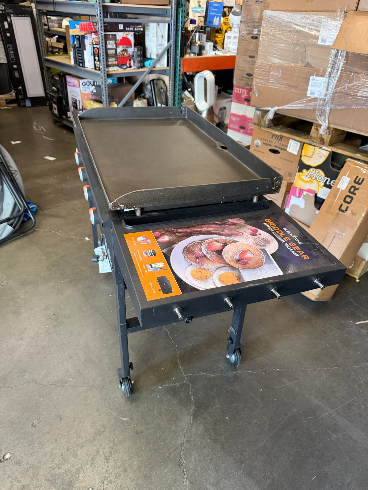 Blackstone 36 inch Griddle with Hard Cover and Folding Shelves