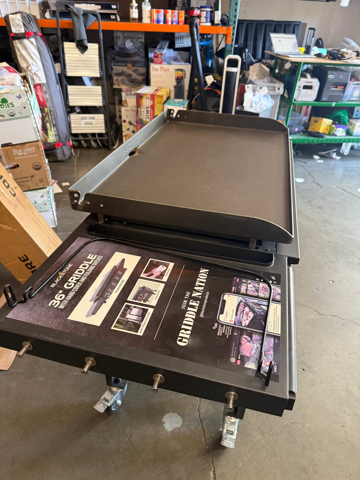 Blackstone 36 inch Griddle with Hard Cover and Folding Shelves
