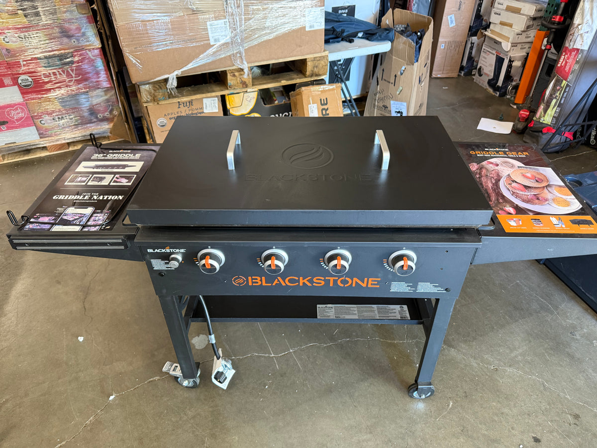 Blackstone 36 inch Griddle with Hard Cover and Folding Shelves