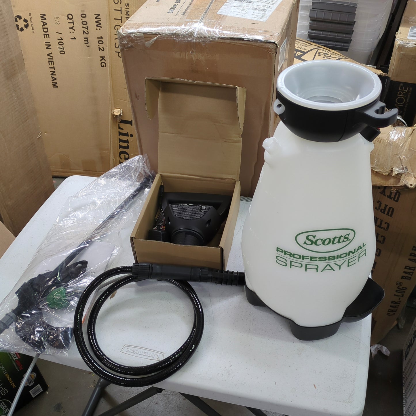 NEW - Scotts 190567 Lithium-Ion Battery Powered Pump Zero Technology Sprayer, 2-Gallon - Retail $94