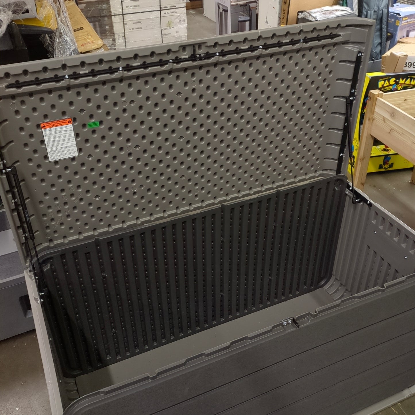 Lifetime 165 Gallon Modern Deck Box - Retail $229