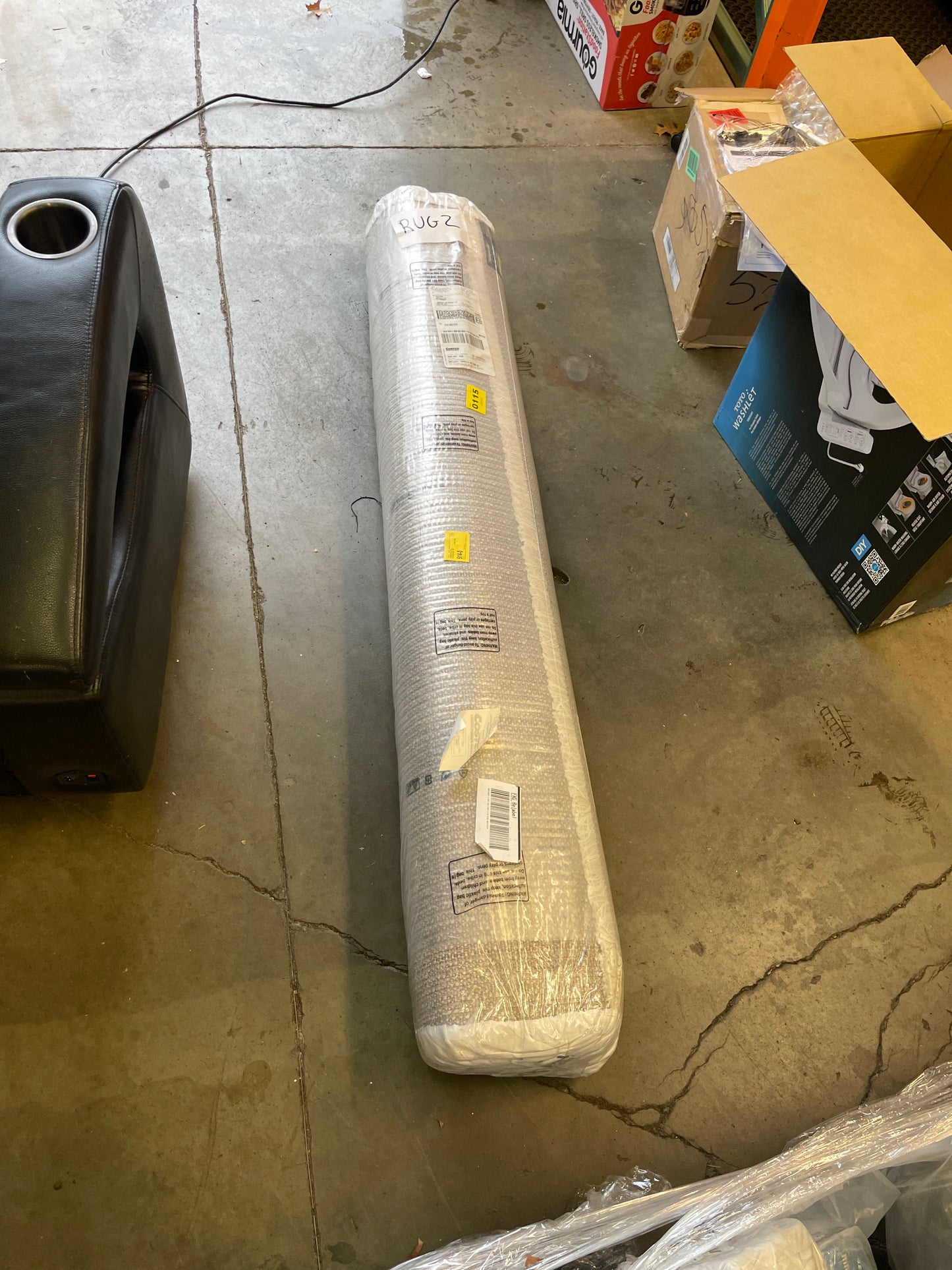 New - Costco - Thomasville Marketplace Luxury Shag Rugs, 5 ft. 3 in. x 7 ft. 5 in, Cream - Retail $159