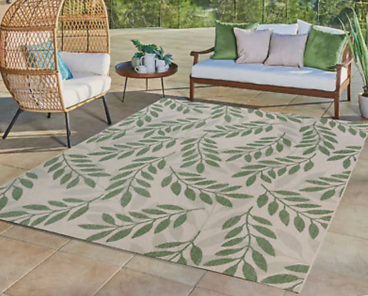 NEW - Costco - Naples Indoor/Outdoor Area Rug, Fiori Green, 5' 3" x 7' - Retail $99