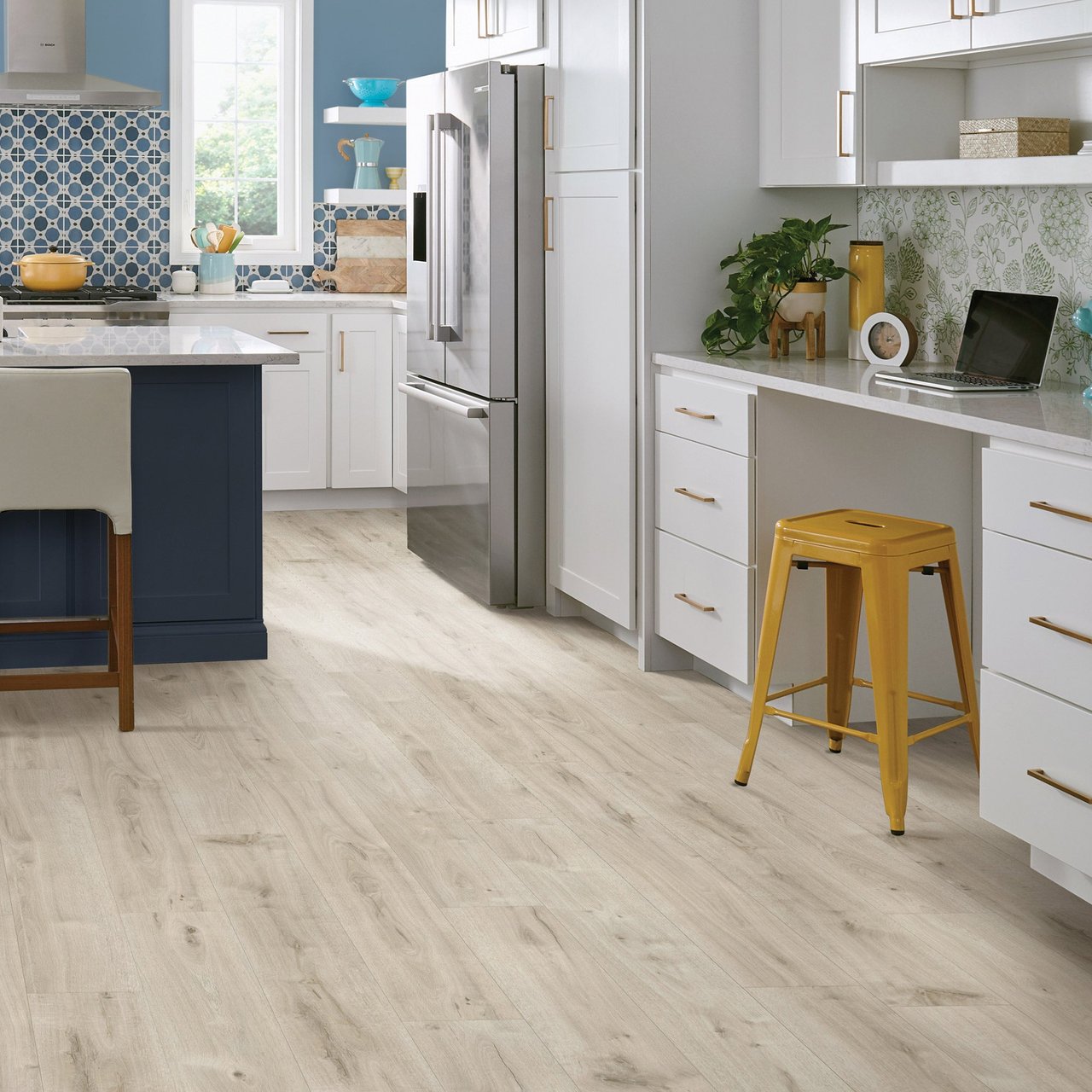 Mohawk Home Vinyl Flooring Cardiff Oak 7.5" x 48" 17.3 SQ FT