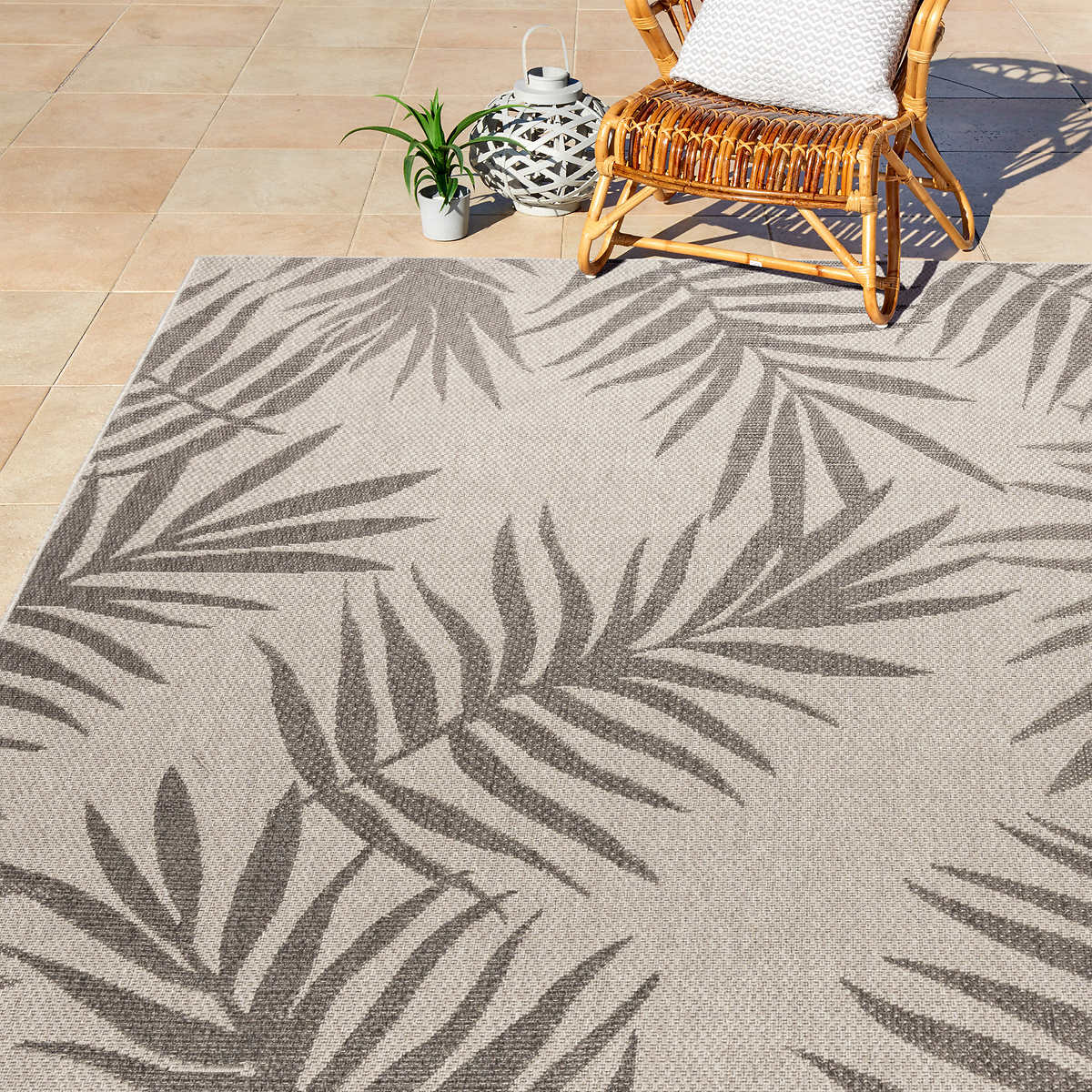 NEW - Costco - Indoor/Outdoor Rug from Studio by Brown Jordan, Perga - Retail $149