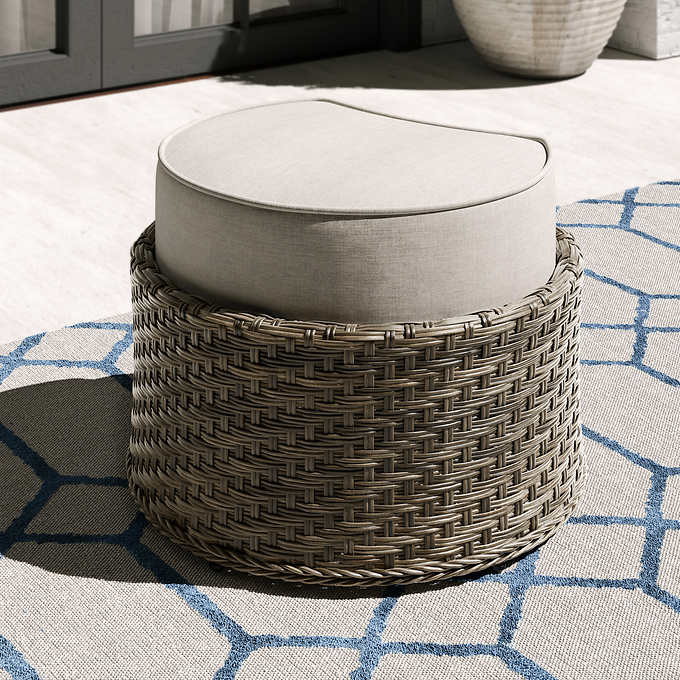 Costco - Salinger 5-piece Outdoor Patio Seating Set - Retail $1299