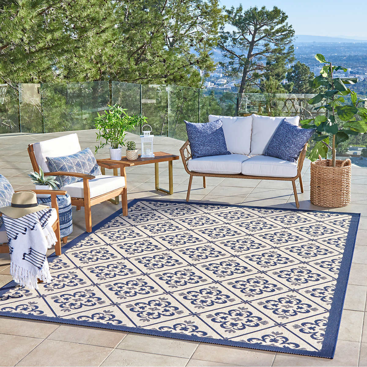 NEW - Costco - Naples Indoor/Outdoor Area Rug, Bronte, 5' 3" x 7' - Retail $99