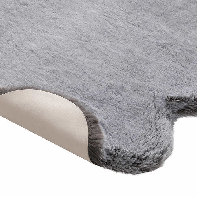 NEW - Costco - Mon Chateau Luxe Faux Fur 3’7” x 5’11” Rug - Retail $69