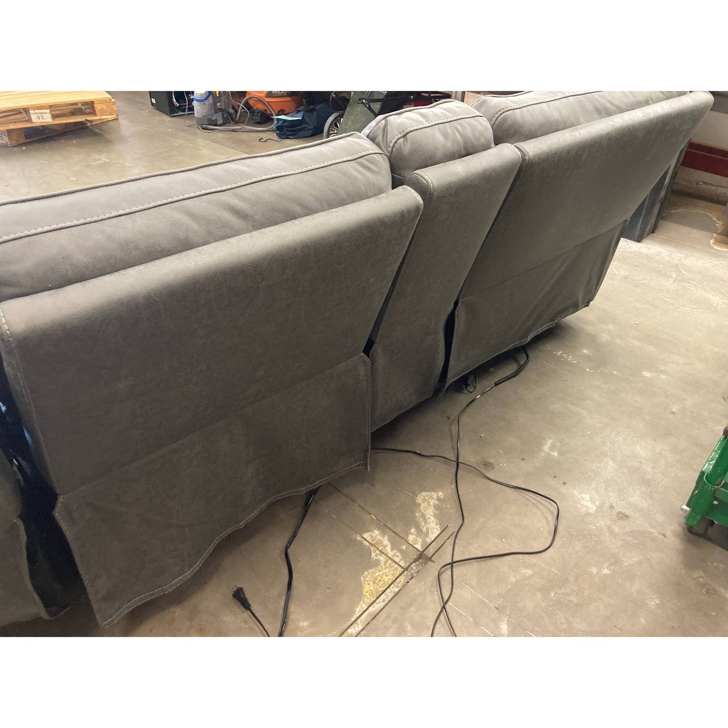 Costco - Sweeney 6-piece Fabric Power Reclining Sectional with Power Headrests - Retail $2199