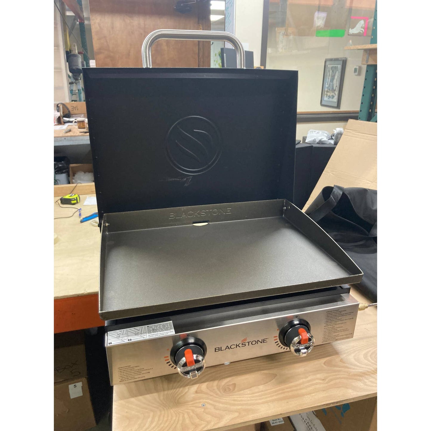 Blackstone Original 22in Griddle w/Hood and Carry Bag - Retail $199