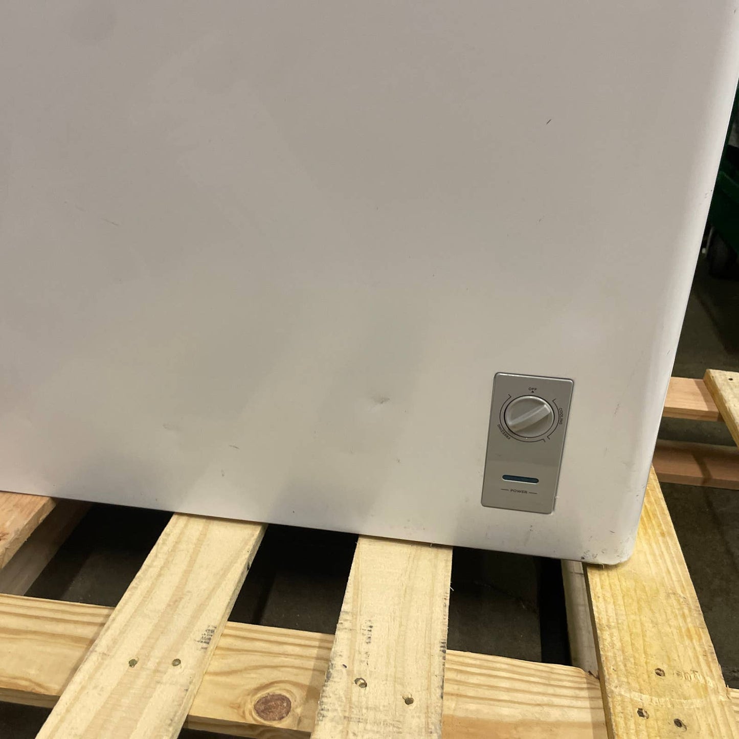 Midea Convertible Chest Freezer with Interior LED Light, 7.0 cu ft, White - Retail $229