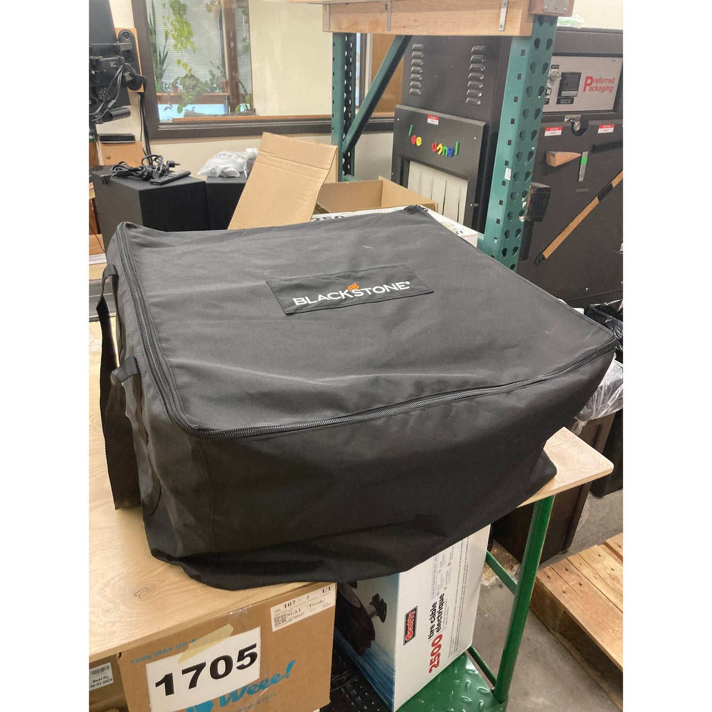 Blackstone Original 22in Griddle w/Hood and Carry Bag - Retail $199