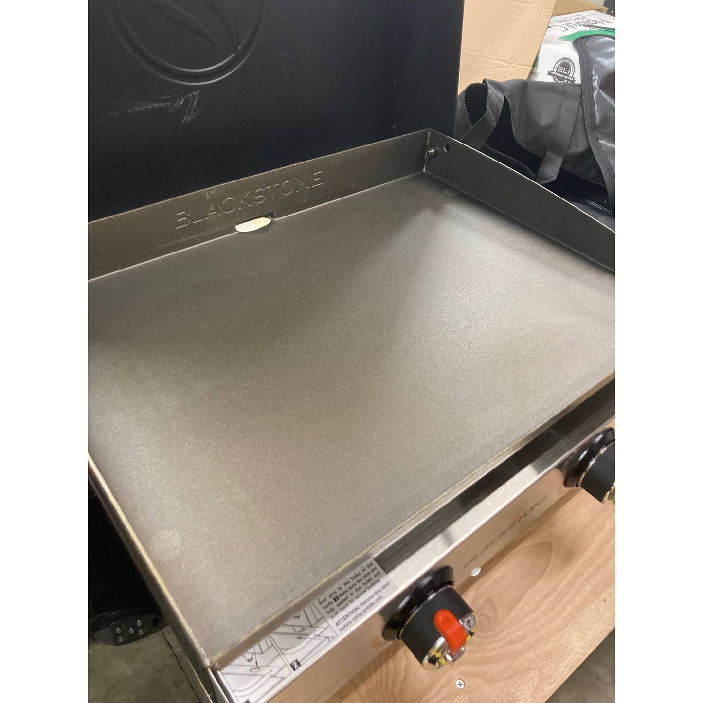 Blackstone Original 22in Griddle w/Hood and Carry Bag - Retail $199