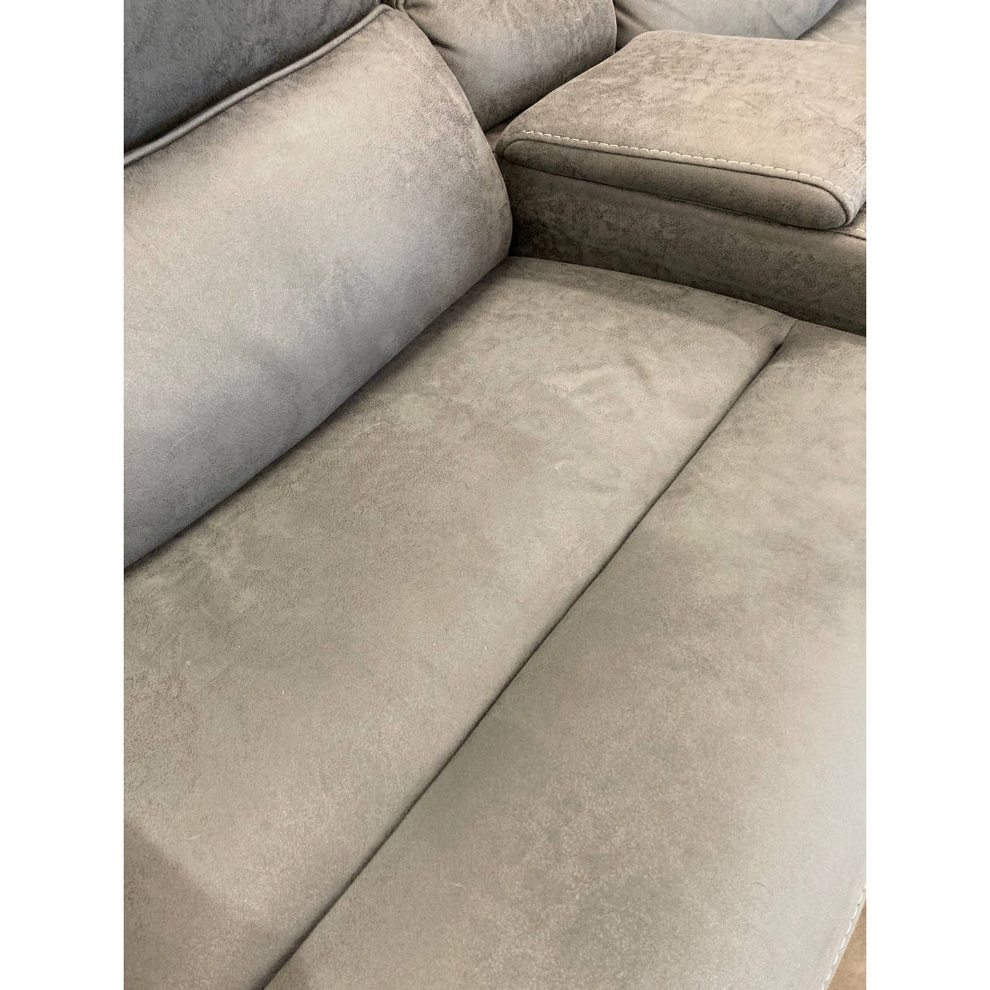 Costco - Sweeney 6-piece Fabric Power Reclining Sectional with Power Headrests - Retail $2199